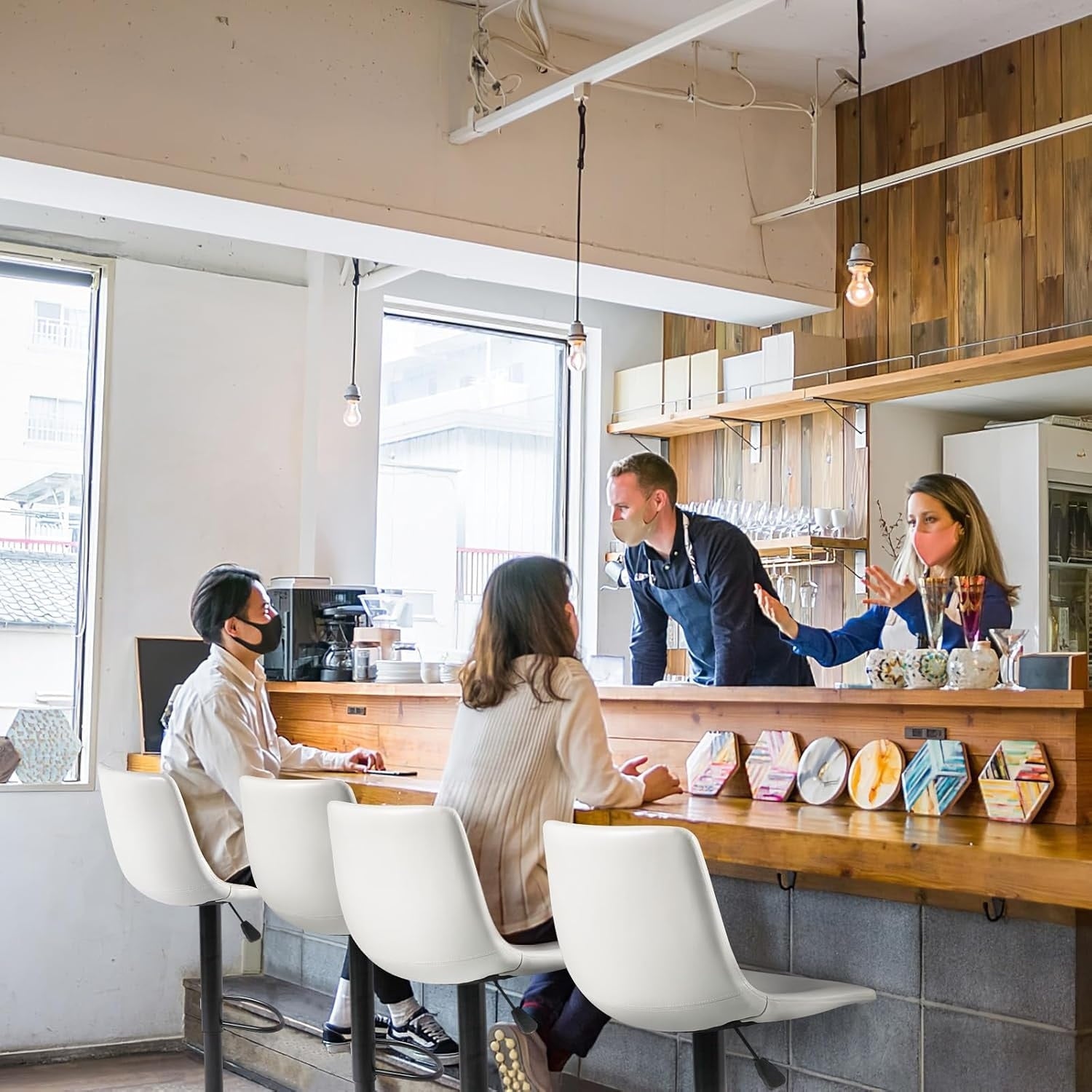 Tabourets de bar pivotants réglables Bossin avec dossier – Hauteur comptoir