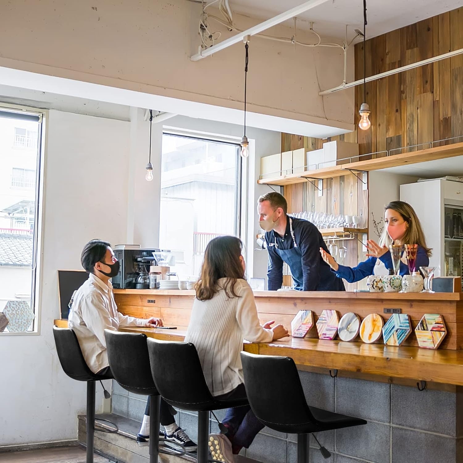 Tabourets de bar pivotants réglables Bossin avec dossier – Hauteur comptoir