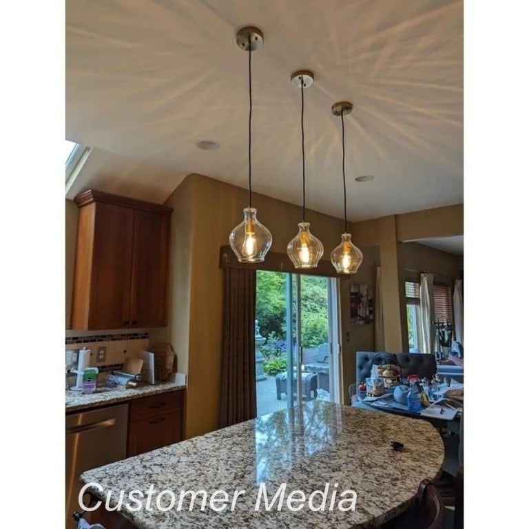 Suspension Coria en laiton moderne du milieu du siècle, 1 ampoule, chic, à intensité variable, pour îlot de cuisine, salle à manger en verre cannelé