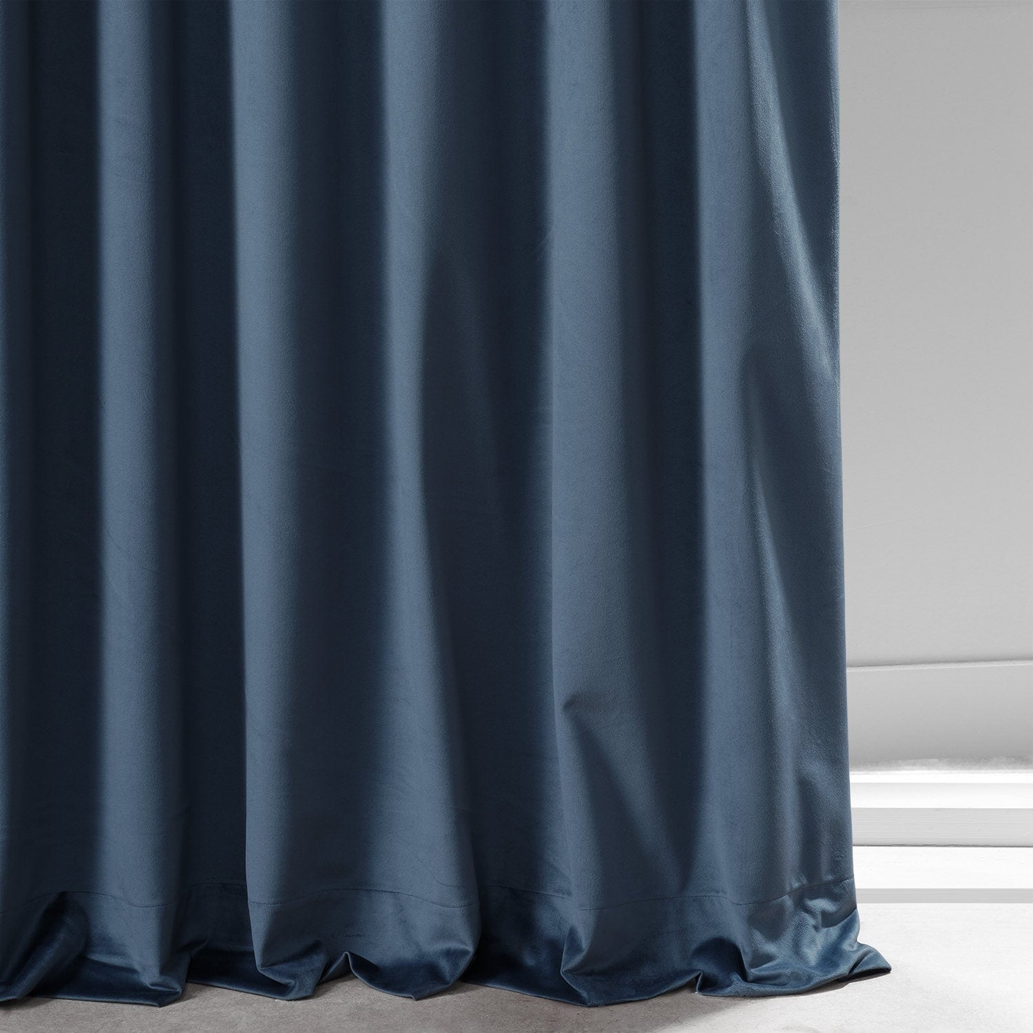 Rideaux occultants en velours moelleux Signature Exclusive Fabrics pour hôtel (1 panneau) - Draperie douce et luxueuse pour un contrôle de la lumière et une élégance optimale