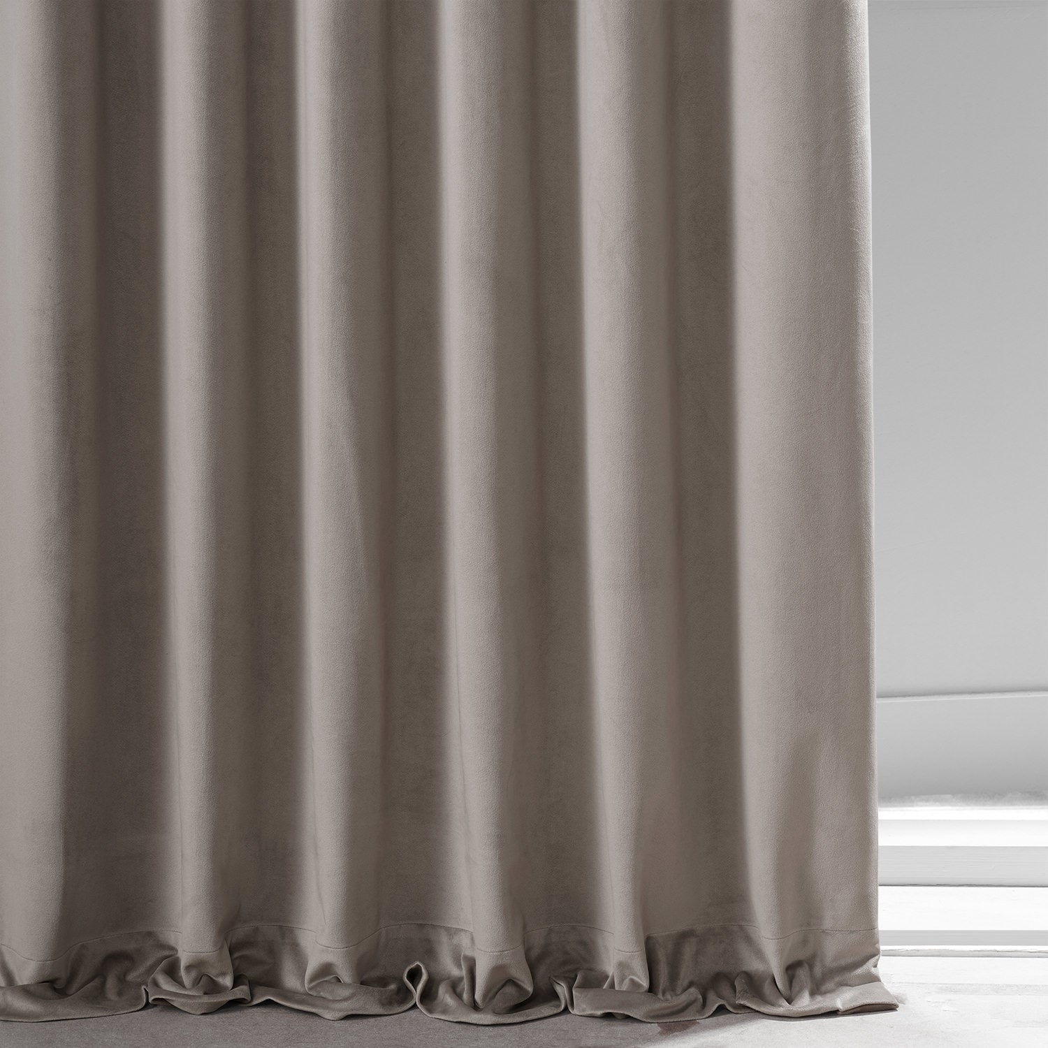 Rideaux occultants en velours moelleux Signature Exclusive Fabrics pour hôtel (1 panneau) - Draperie douce et luxueuse pour un contrôle de la lumière et une élégance optimale