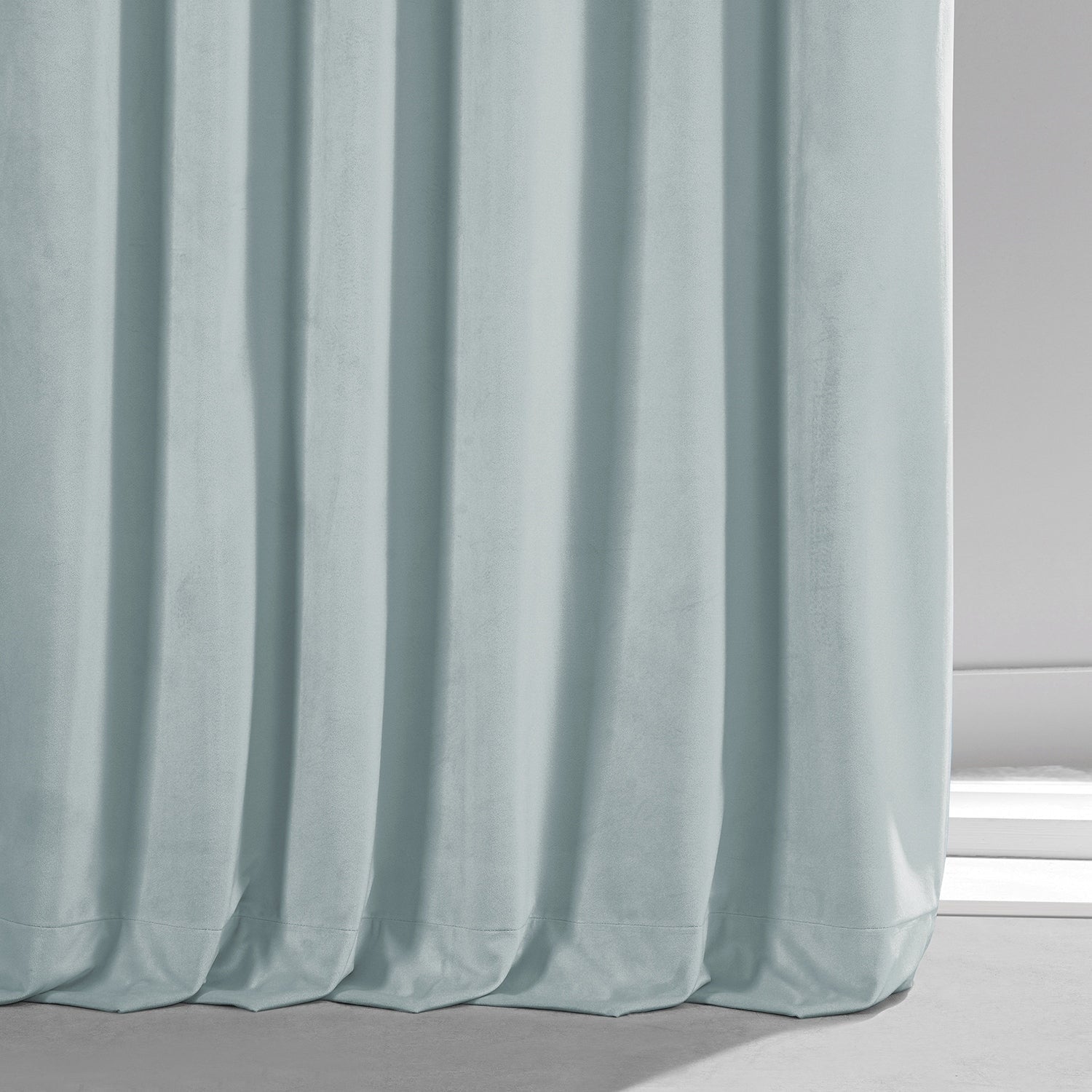 Rideaux occultants en velours moelleux Signature Exclusive Fabrics pour hôtel (1 panneau) - Draperie douce et luxueuse pour un contrôle de la lumière et une élégance optimale