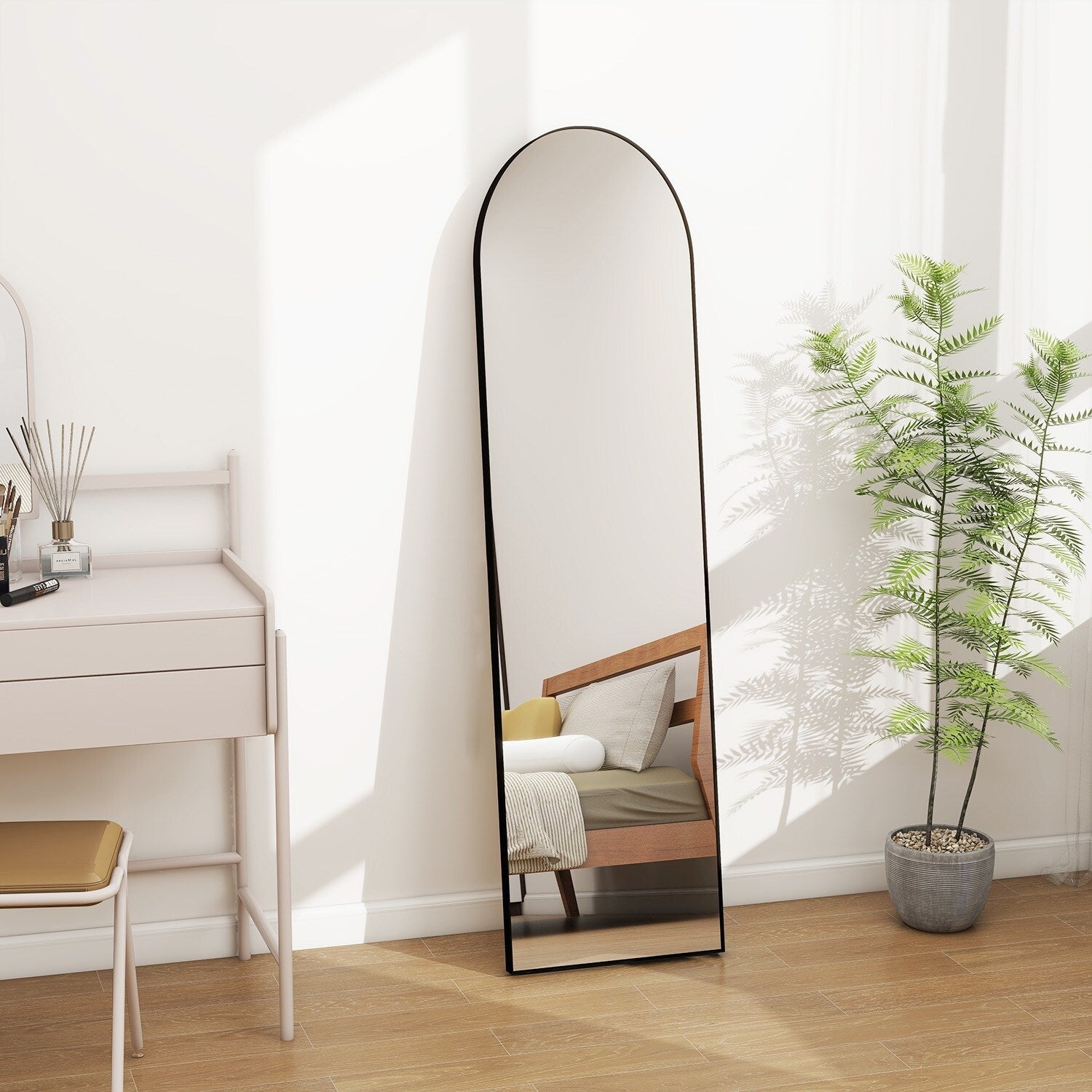 Miroir arqué pleine longueur avec verre incassable et support, cadre en alliage d'aluminium pour vestiaire de chambre, sur pied