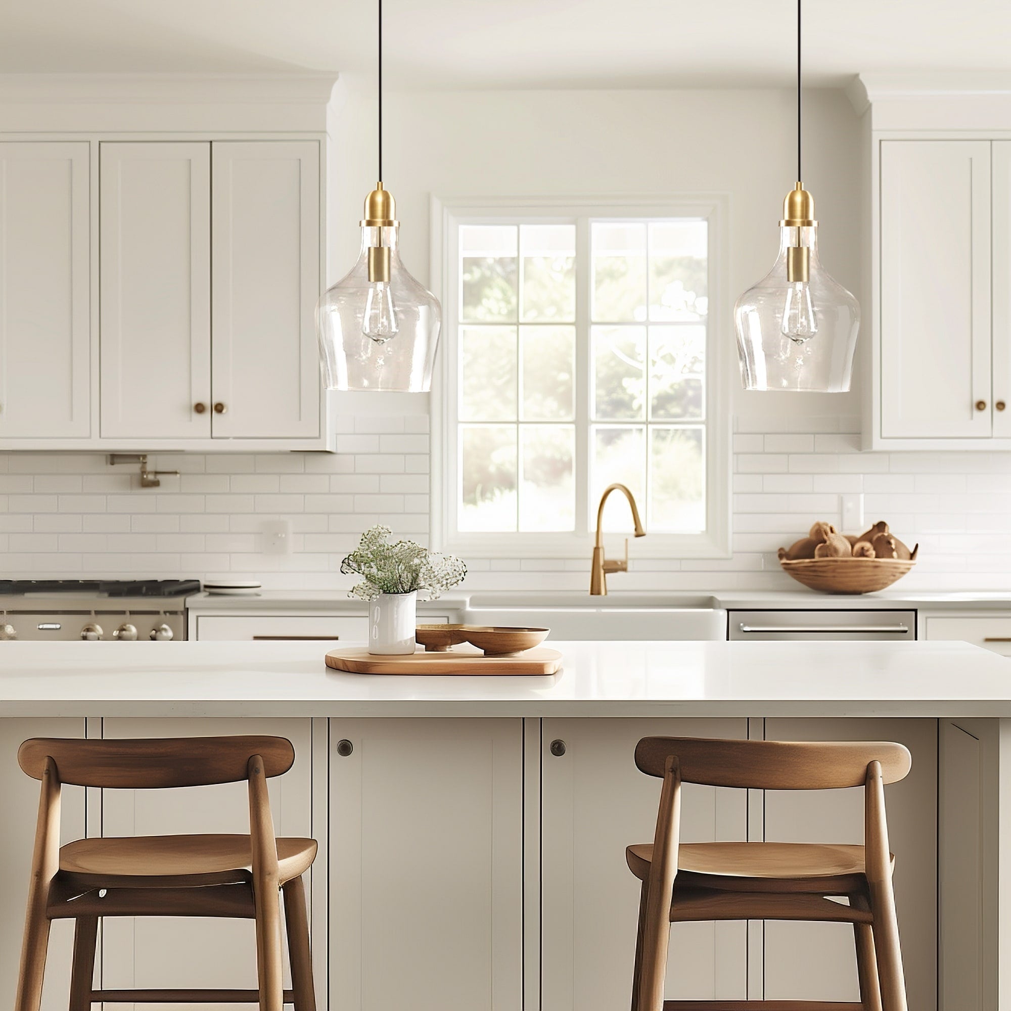 Suspension en verre en forme de cloche Auburn INK+IVY