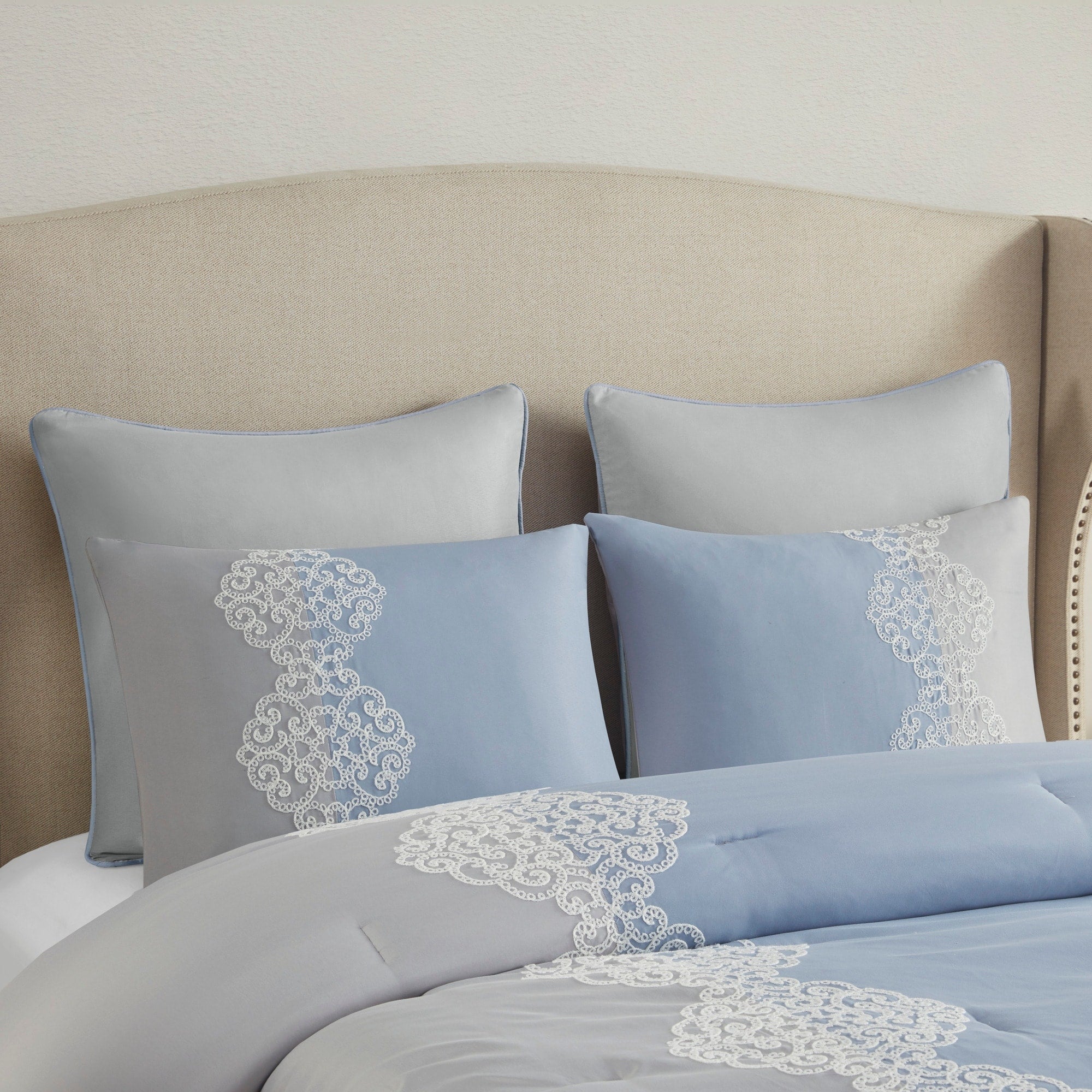 Ensemble de couette en microfibre brodée Madison Park Vera 8 pièces