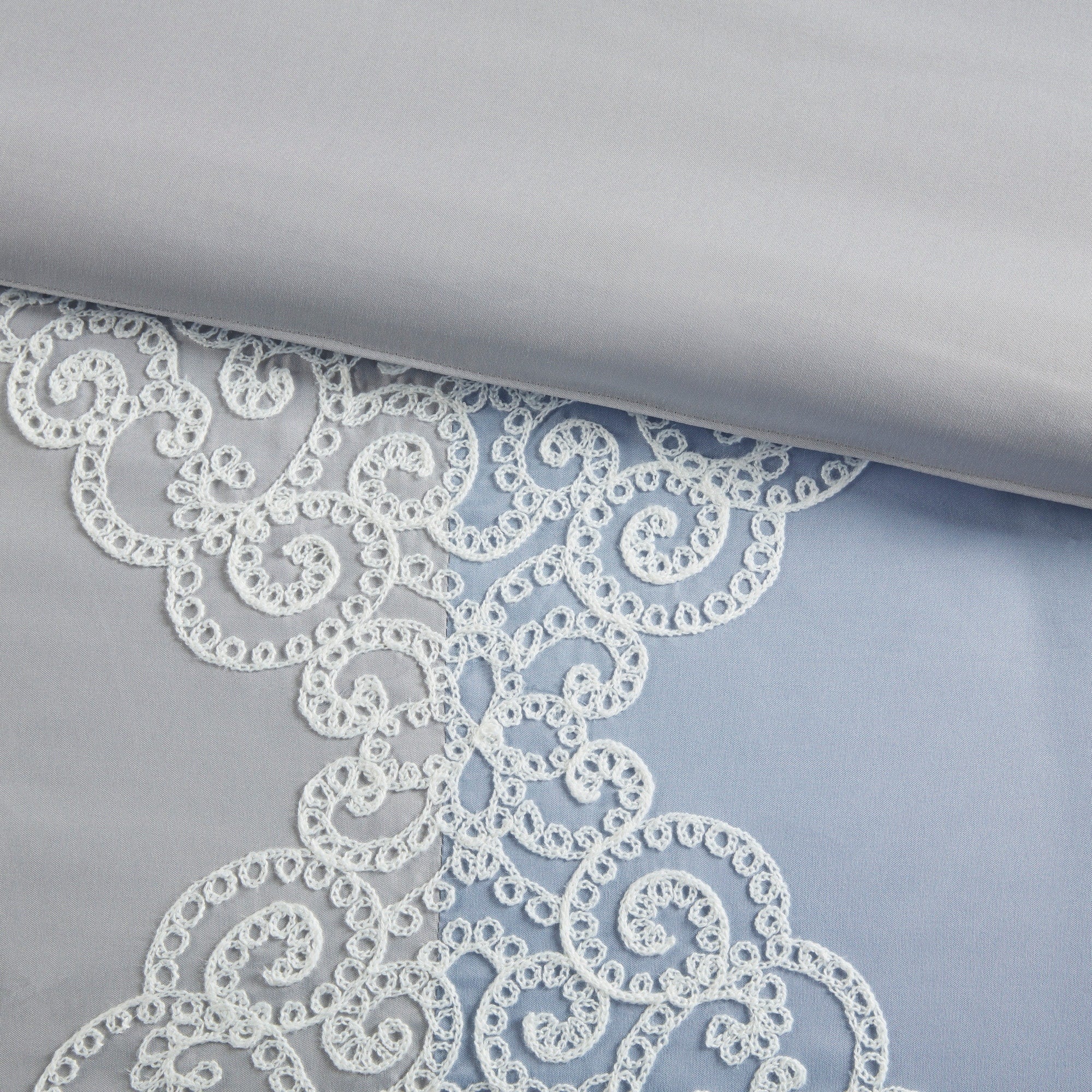 Ensemble de couette en microfibre brodée Madison Park Vera 8 pièces