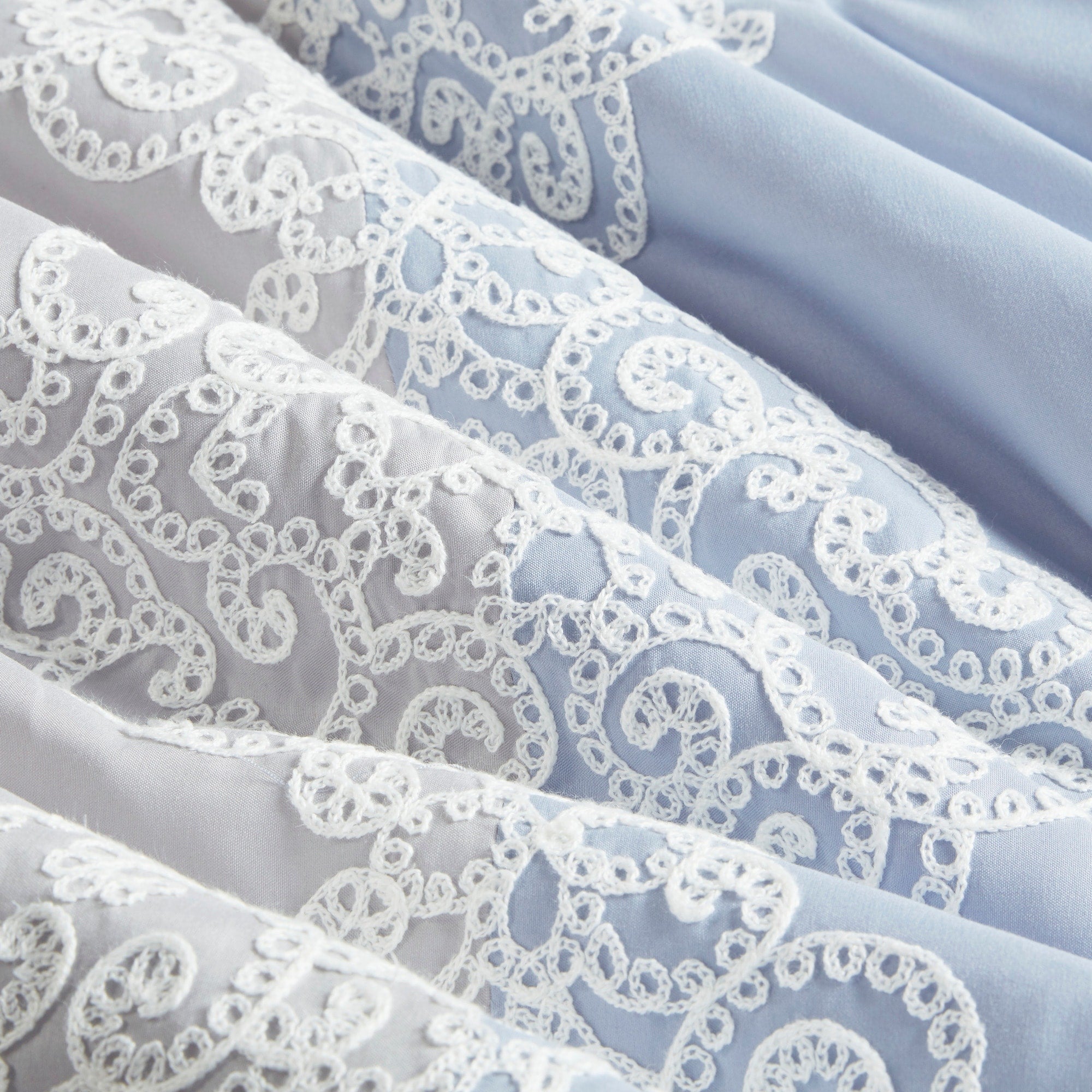 Ensemble de couette en microfibre brodée Madison Park Vera 8 pièces