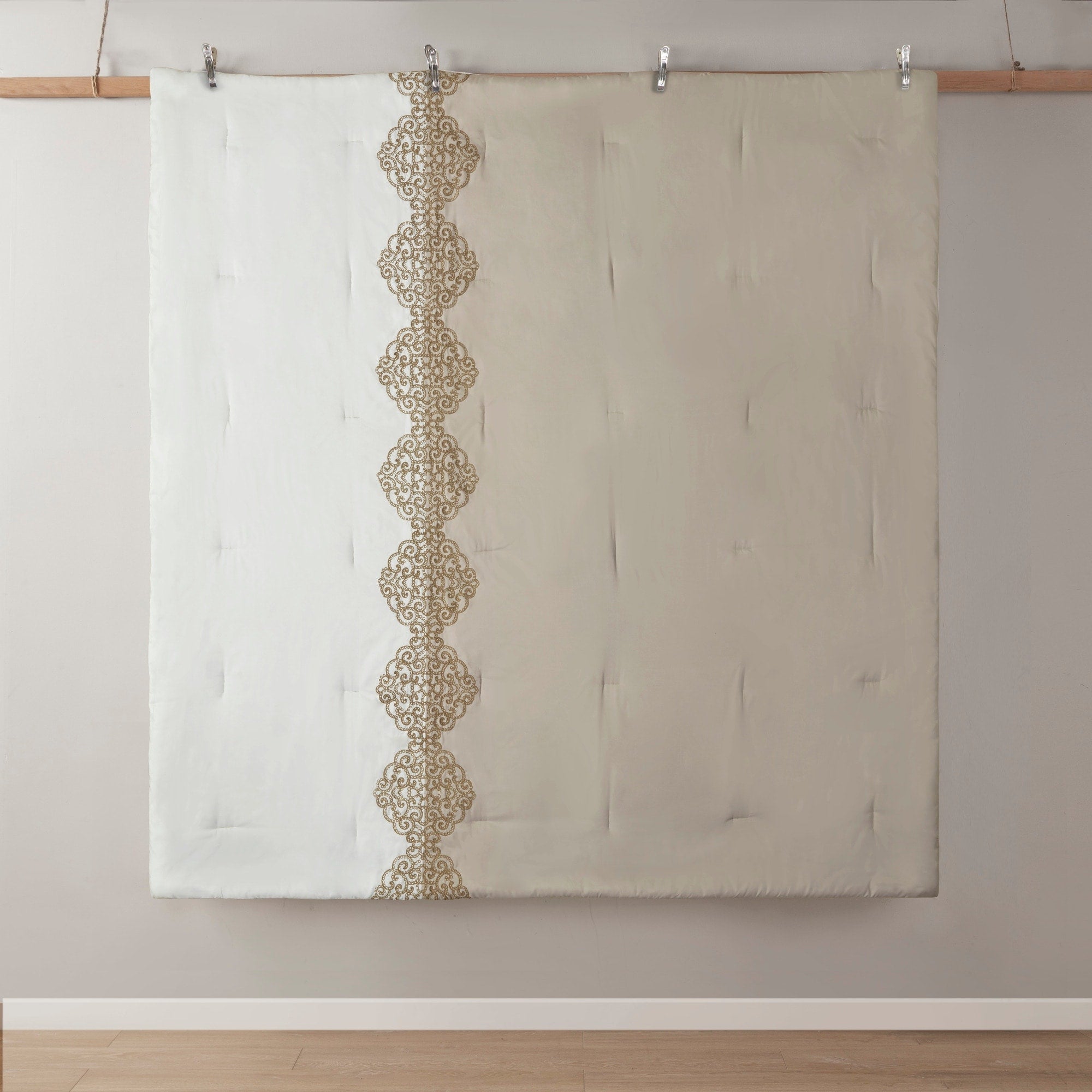 Ensemble de couette en microfibre brodée Madison Park Vera 8 pièces