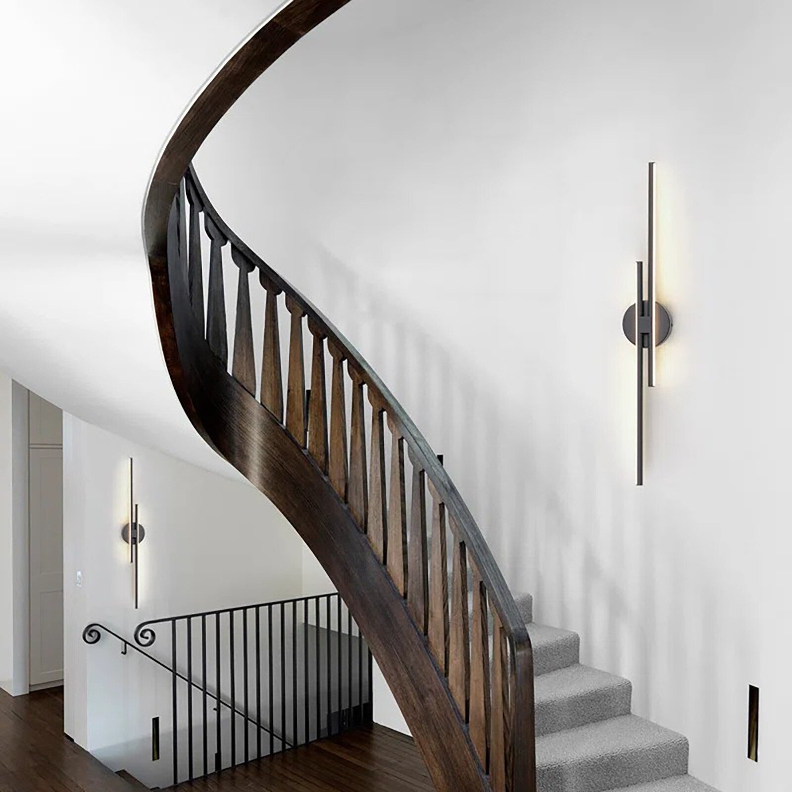 Applique murale linéaire minimaliste en métal à 2 lumières à LED et intensité variable