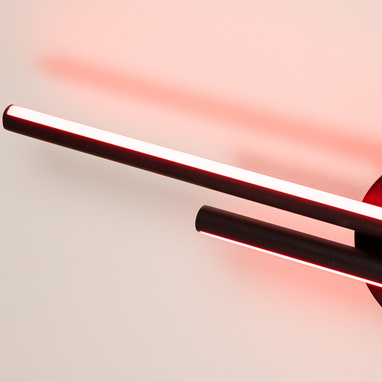 Applique murale linéaire minimaliste en métal à 2 lumières à LED et intensité variable