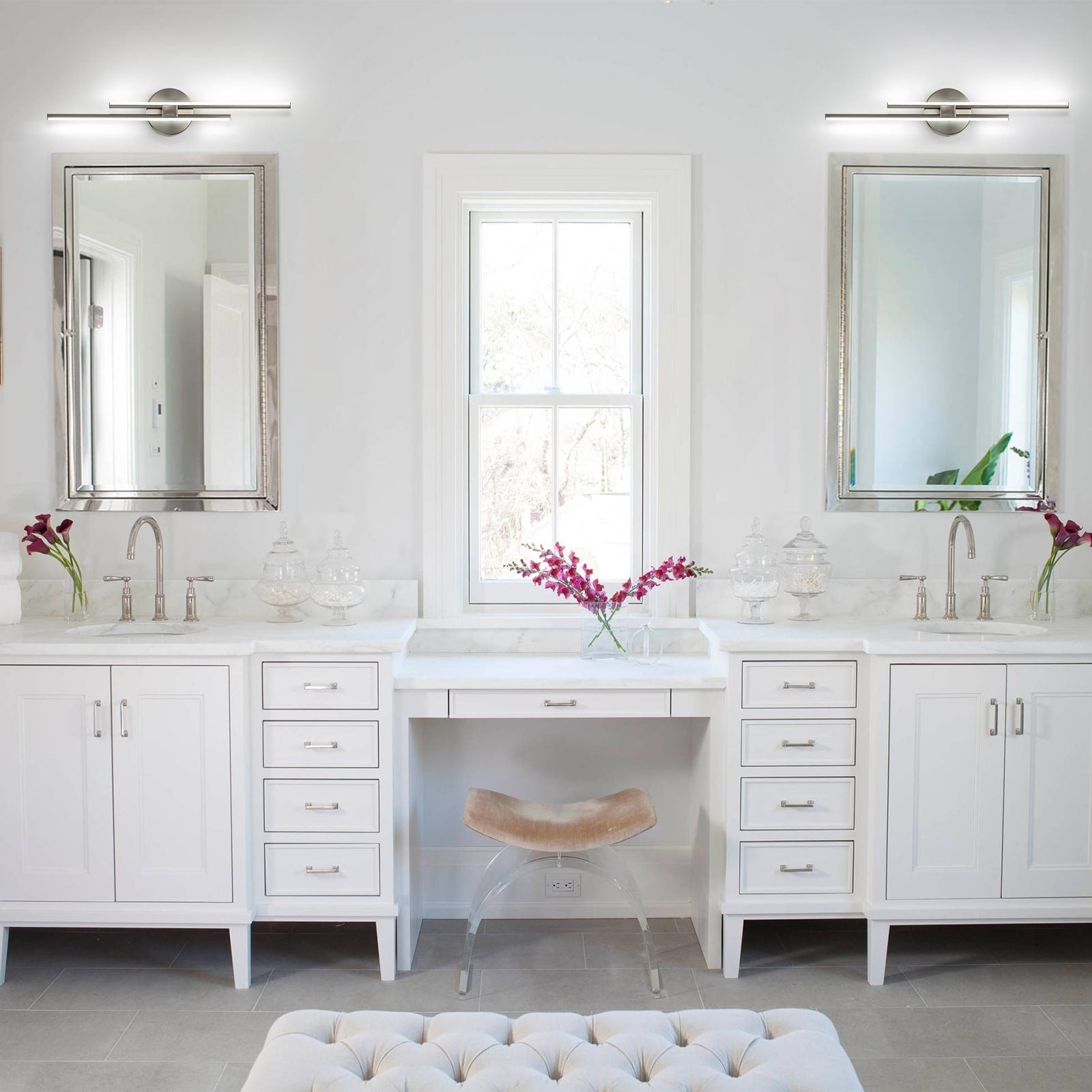 Applique murale linéaire minimaliste en métal à 2 lumières à LED et intensité variable