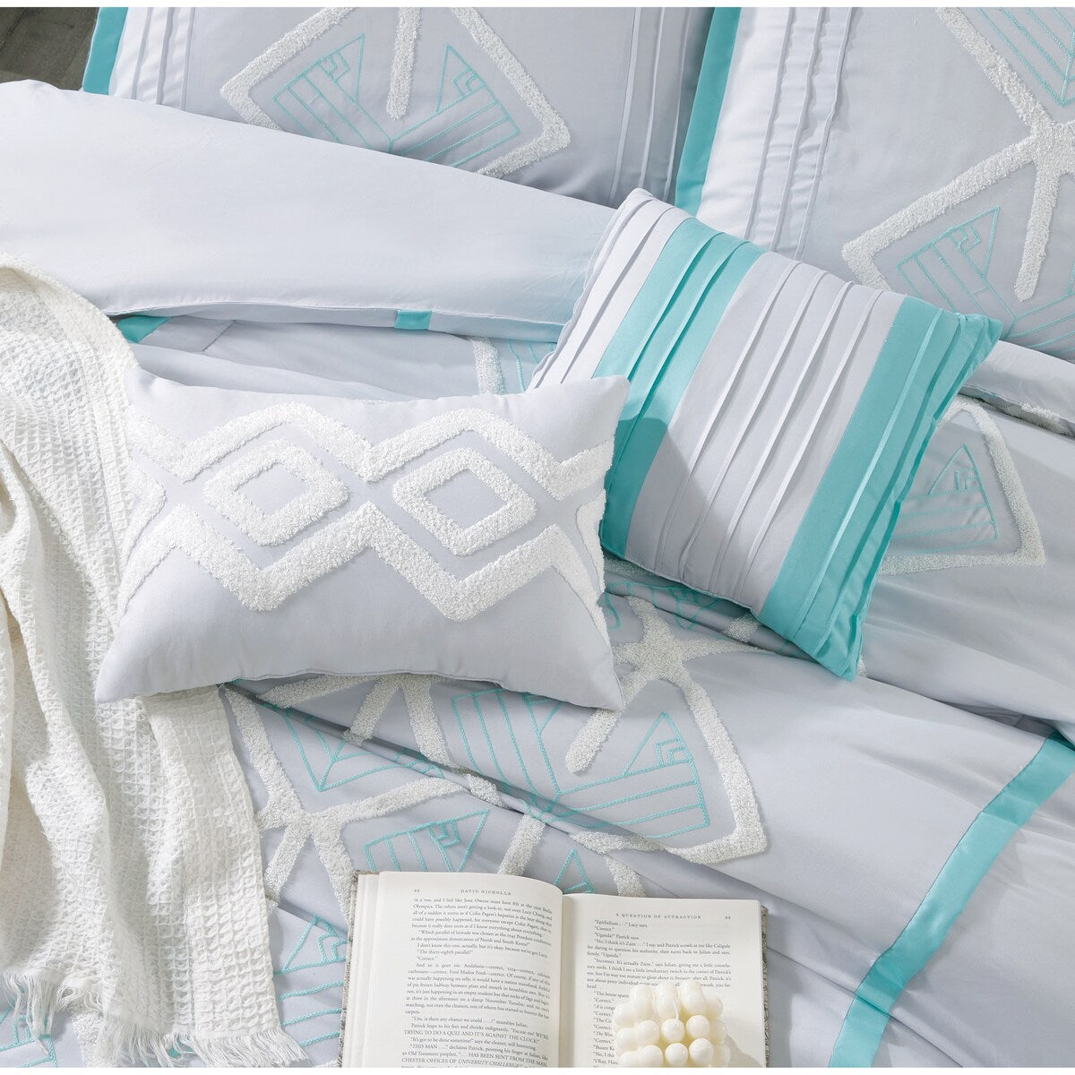 Ensemble de couette brodée Nanshing Corina 7 pièces en tissu éponge