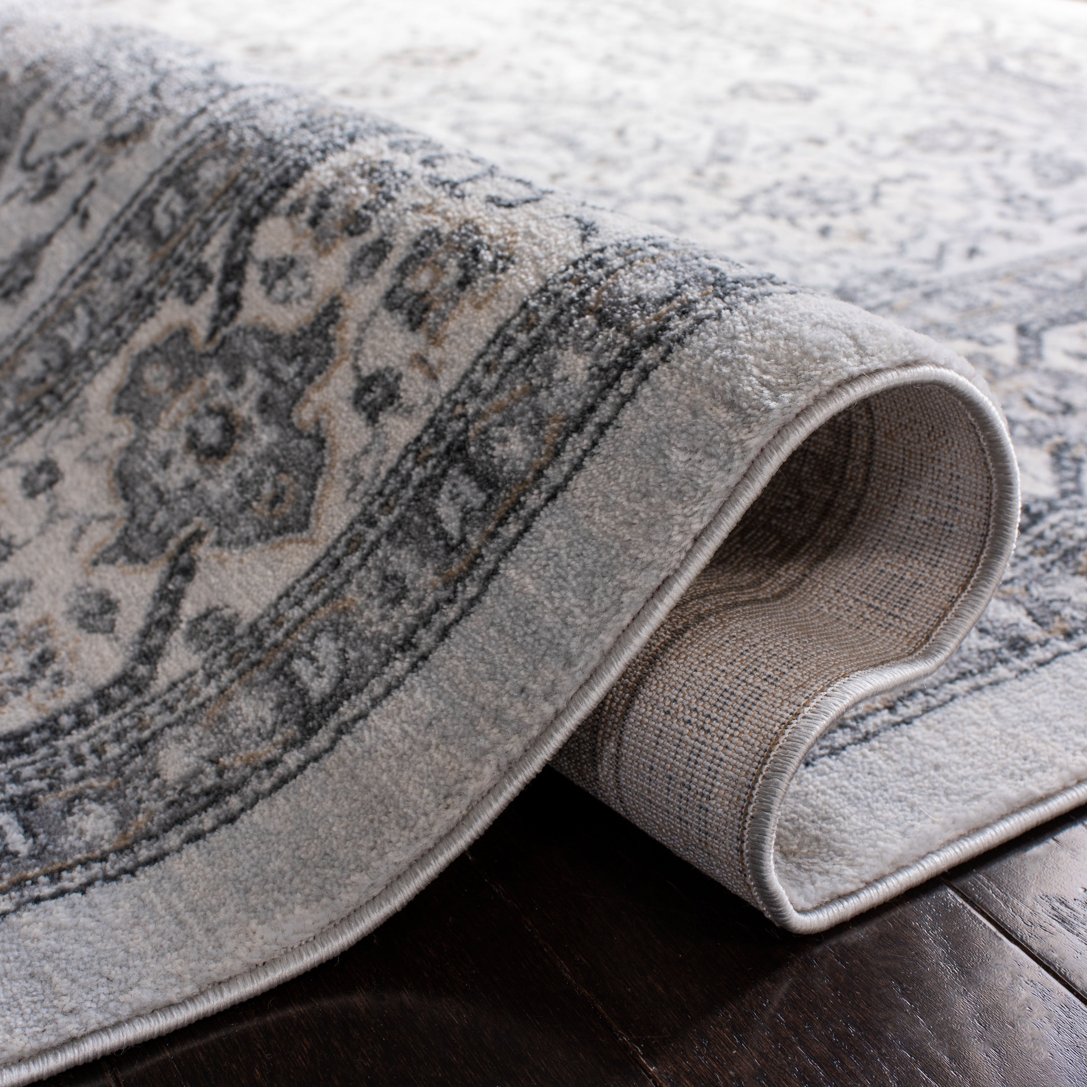 Tapis oriental traditionnel SAFAVIEH Isabella Roxann