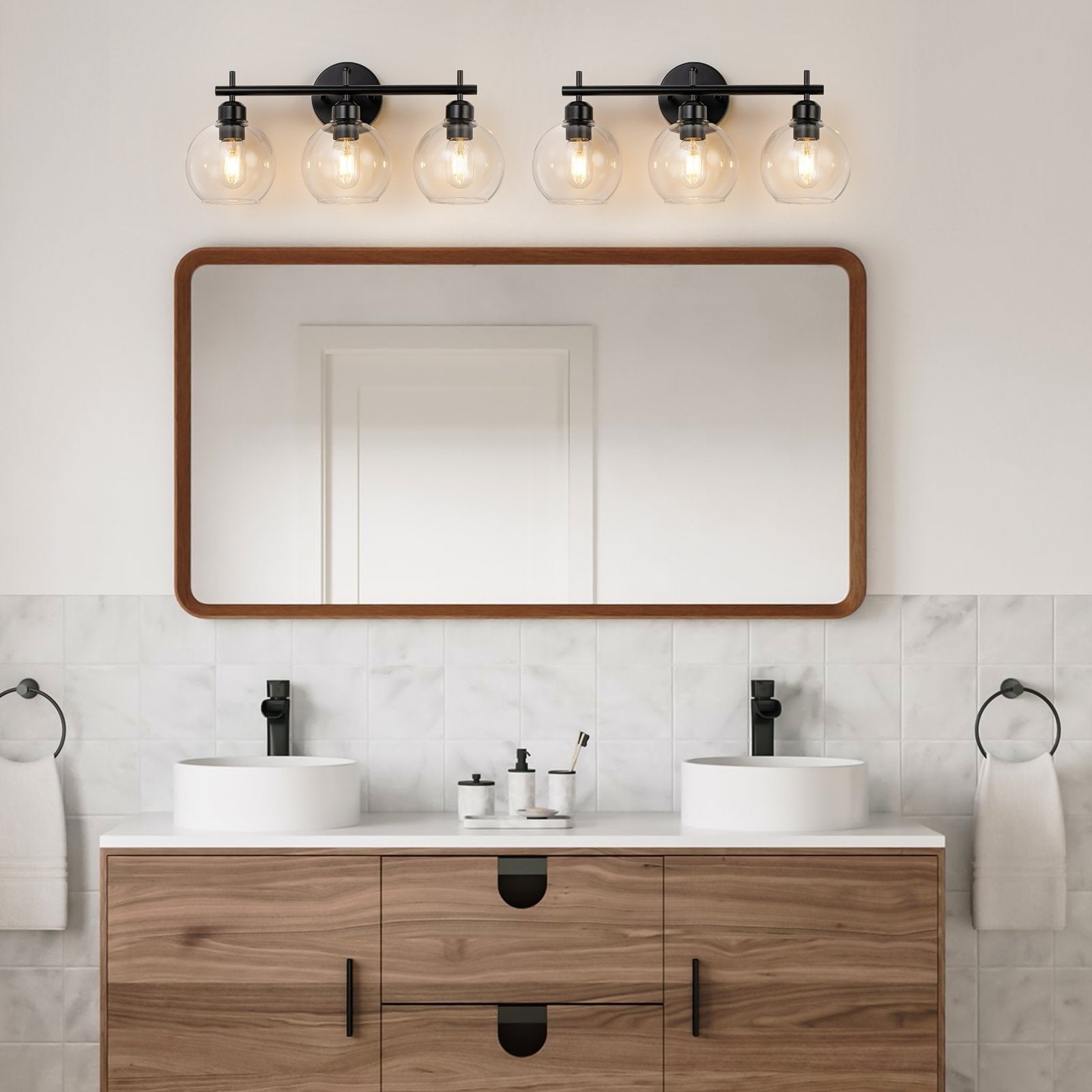 Applique de salle de bain moderne Starsky à 4 lumières et intensité variable avec abat-jour en verre globe