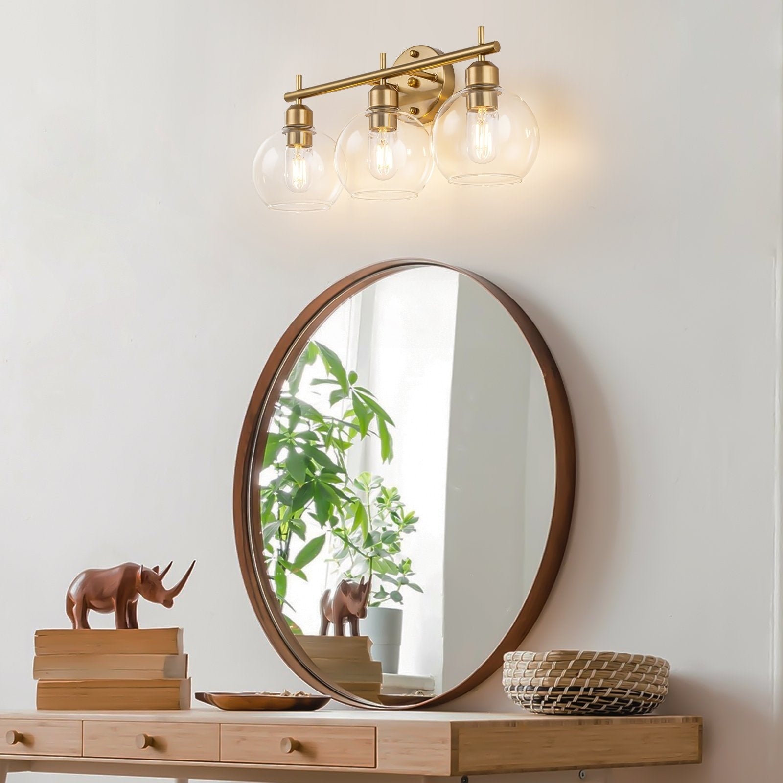 Applique de salle de bain moderne Starsky à 4 lumières et intensité variable avec abat-jour en verre globe