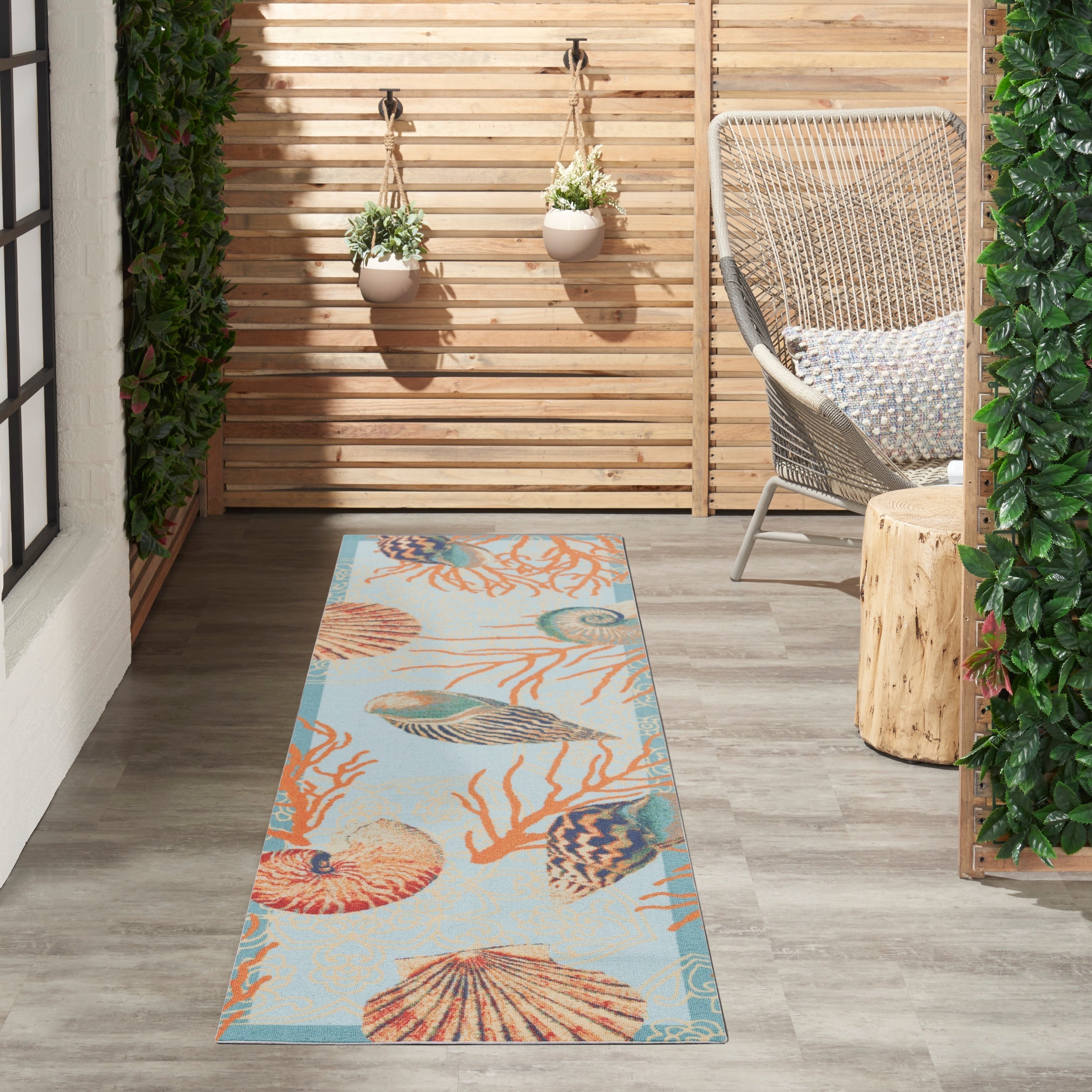Tapis d'intérieur et d'extérieur Waverly Sun & Shade Shore Thing à motif de coquillages tropicaux et floraux