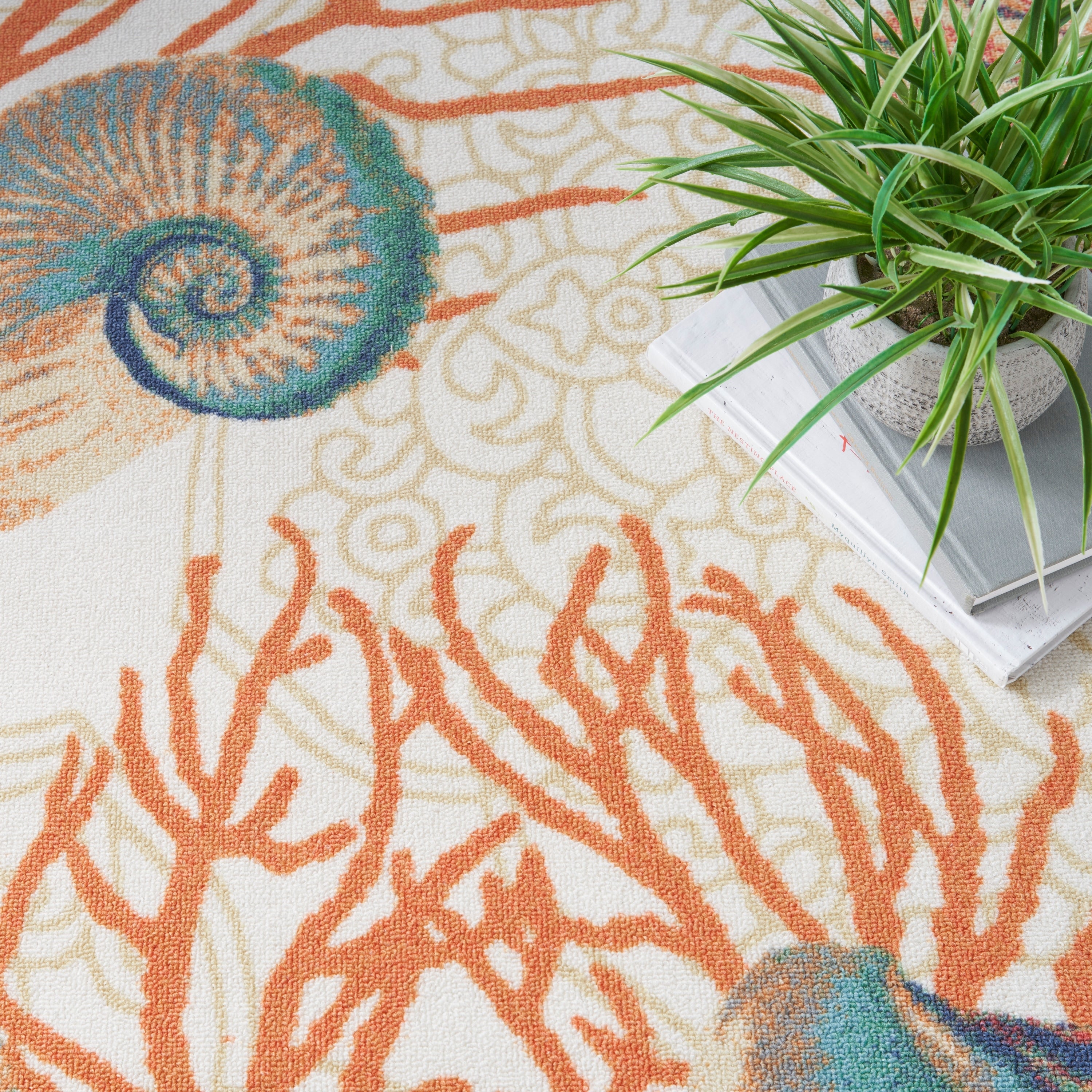 Tapis d'intérieur et d'extérieur Waverly Sun & Shade Shore Thing à motif de coquillages tropicaux et floraux