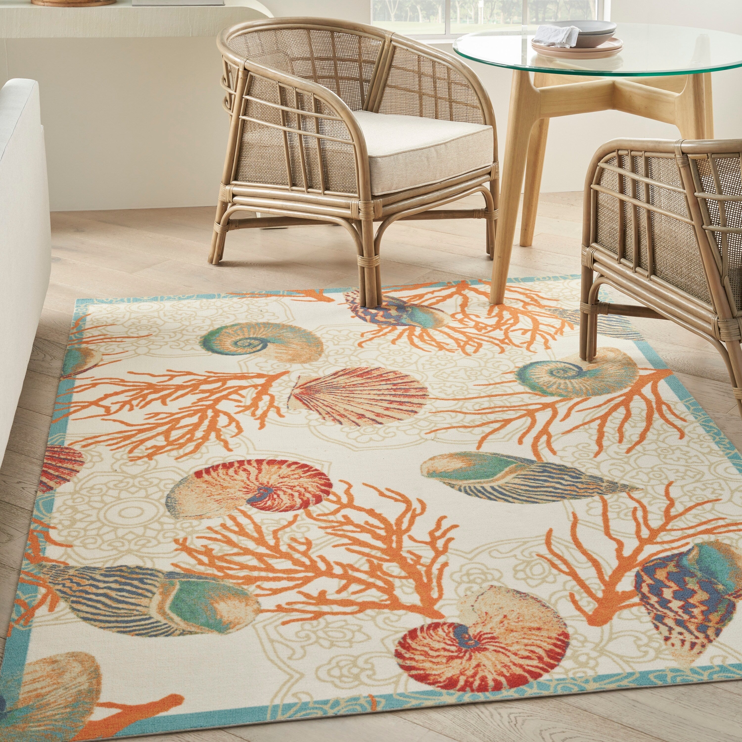 Tapis d'intérieur et d'extérieur Waverly Sun & Shade Shore Thing à motif de coquillages tropicaux et floraux