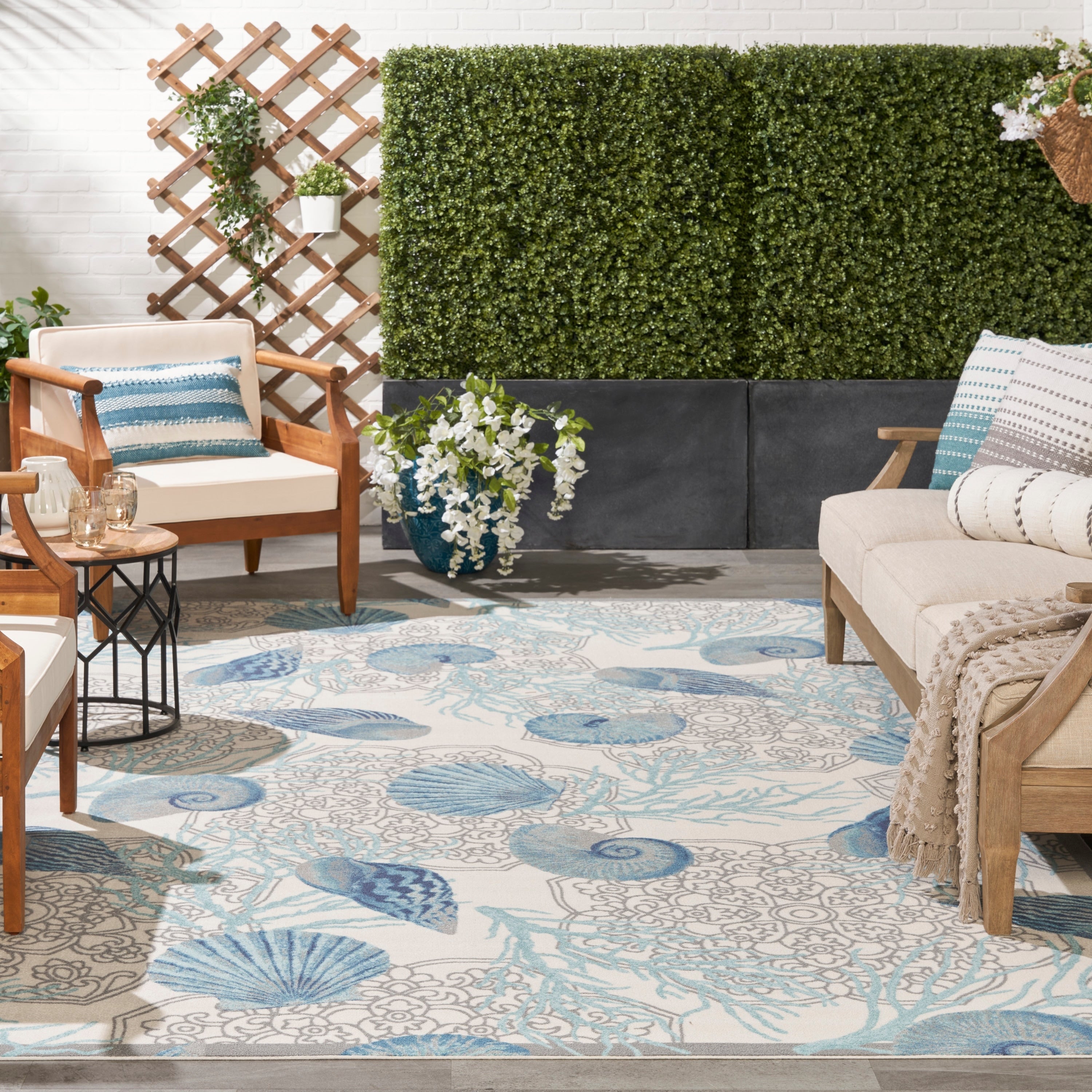 Tapis d'intérieur et d'extérieur Waverly Sun & Shade Shore Thing à motif de coquillages tropicaux et floraux