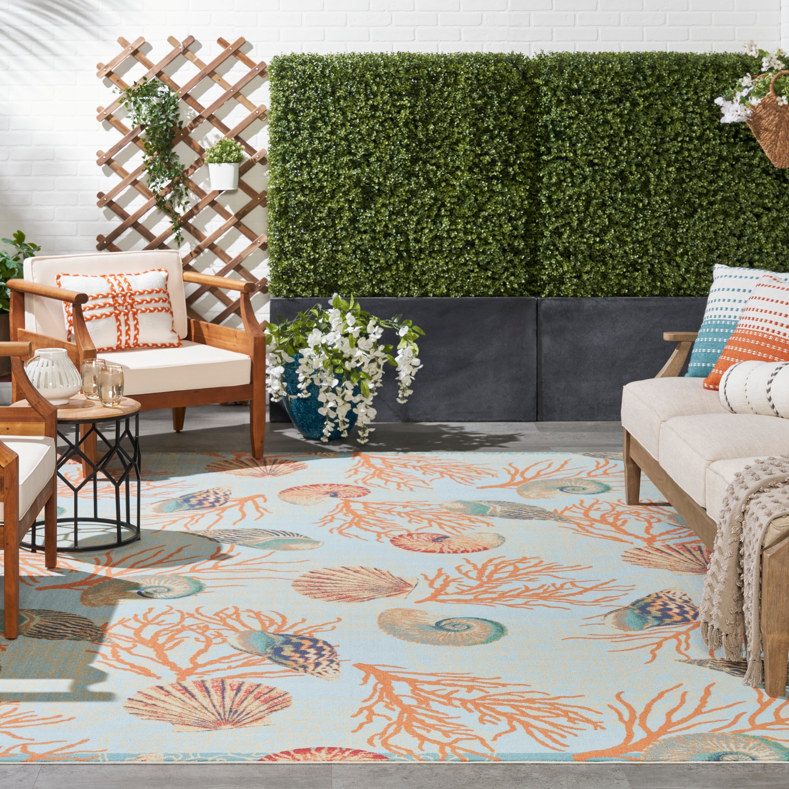 Tapis d'intérieur et d'extérieur Waverly Sun & Shade Shore Thing à motif de coquillages tropicaux et floraux