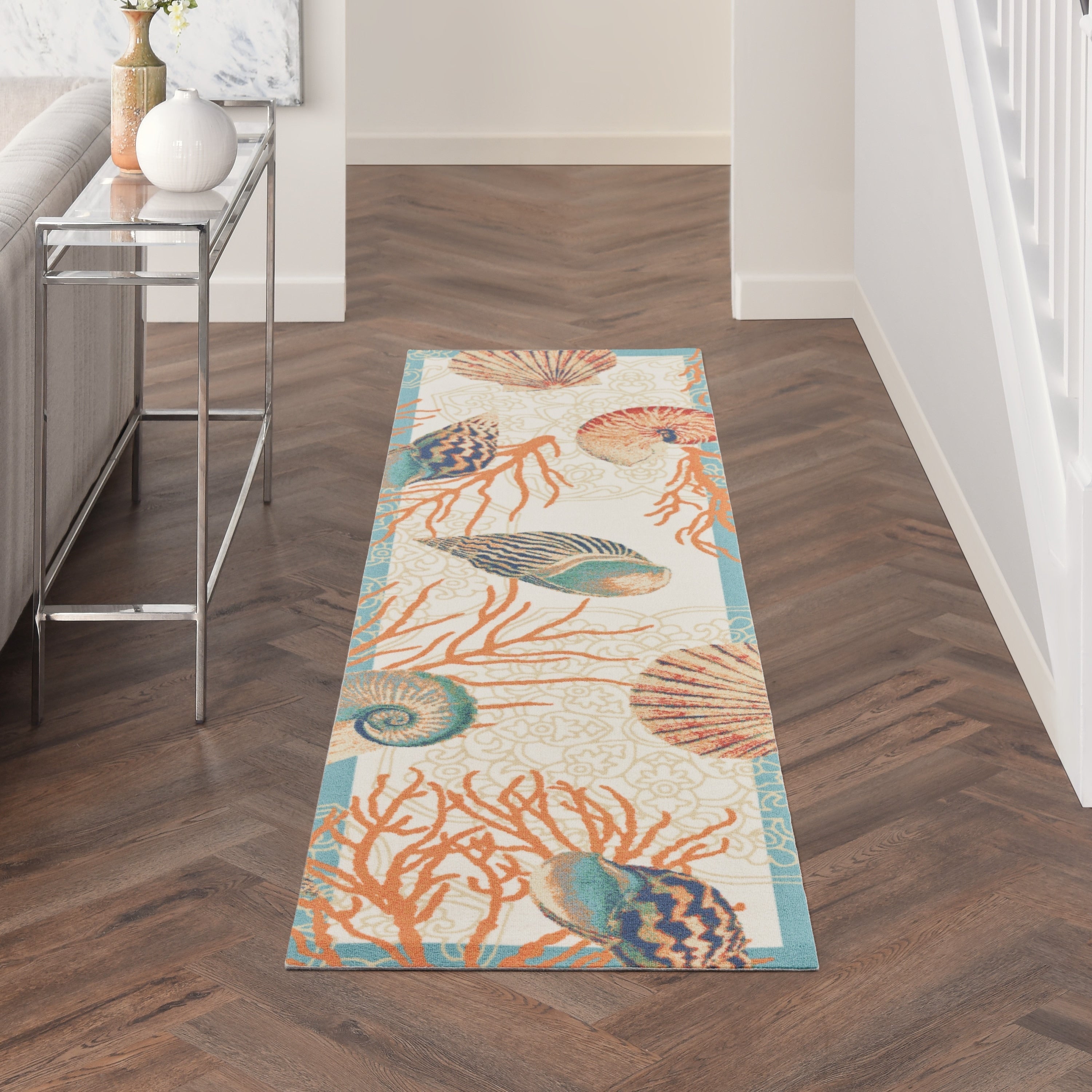 Tapis d'intérieur et d'extérieur Waverly Sun & Shade Shore Thing à motif de coquillages tropicaux et floraux
