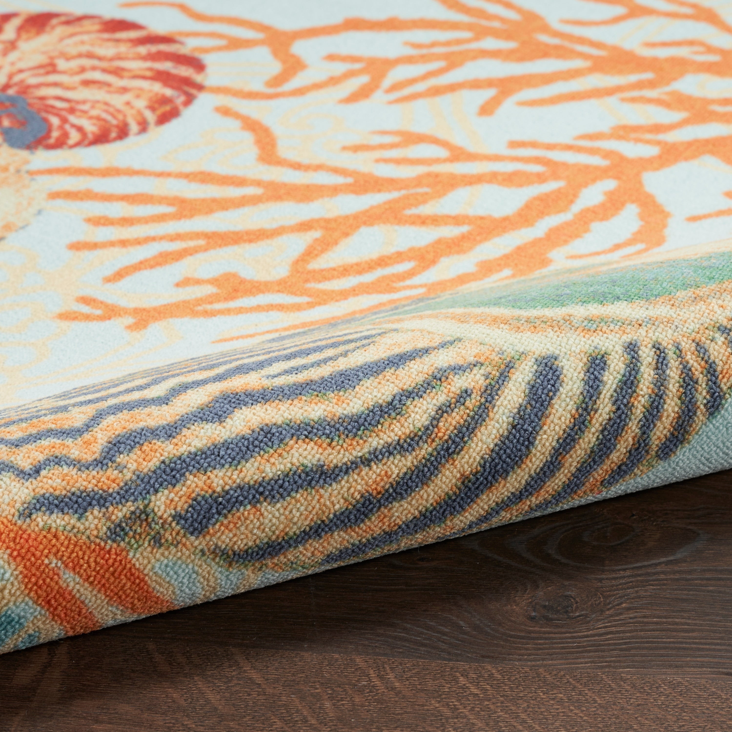 Tapis d'intérieur et d'extérieur Waverly Sun & Shade Shore Thing à motif de coquillages tropicaux et floraux