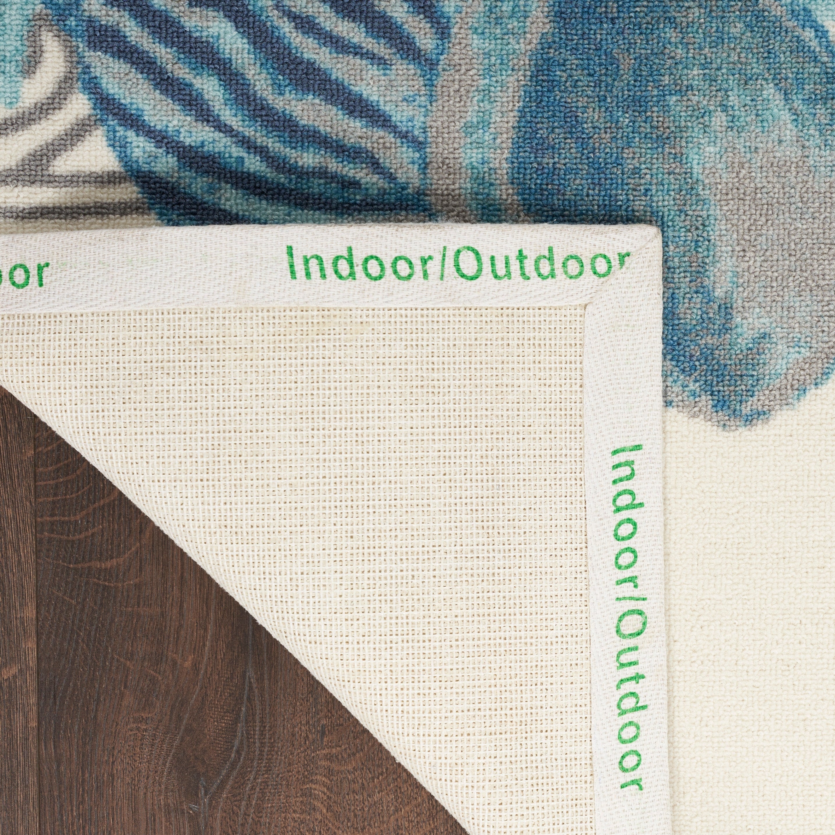 Tapis d'intérieur et d'extérieur Waverly Sun & Shade Shore Thing à motif de coquillages tropicaux et floraux