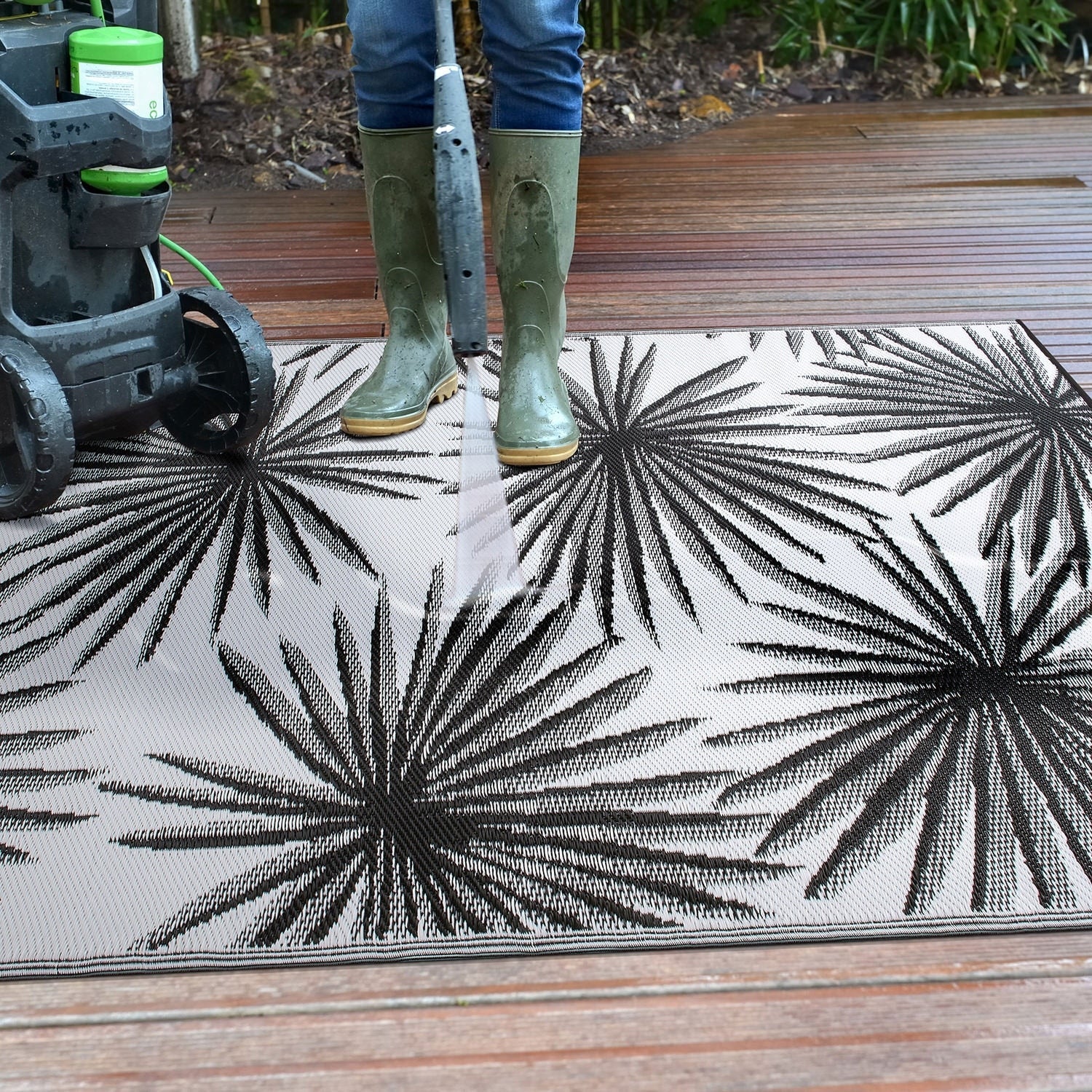 Tapis d'extérieur réversibles en plastique recyclé à motifs floraux tropicaux de la World Rug Gallery