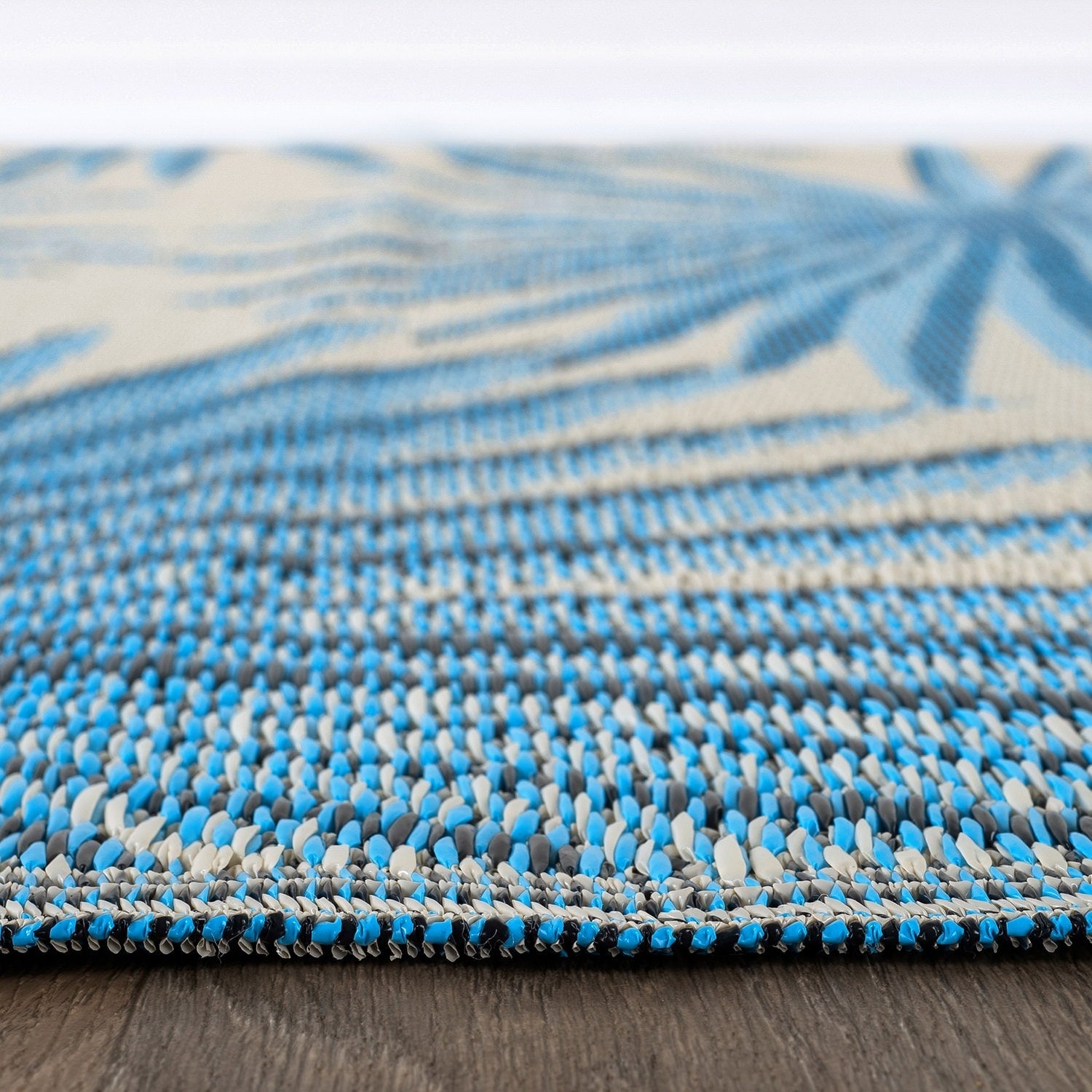 Tapis d'extérieur réversibles en plastique recyclé à motifs floraux tropicaux de la World Rug Gallery