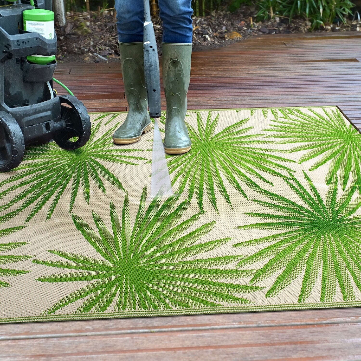 Tapis d'extérieur réversibles en plastique recyclé à motifs floraux tropicaux de la World Rug Gallery