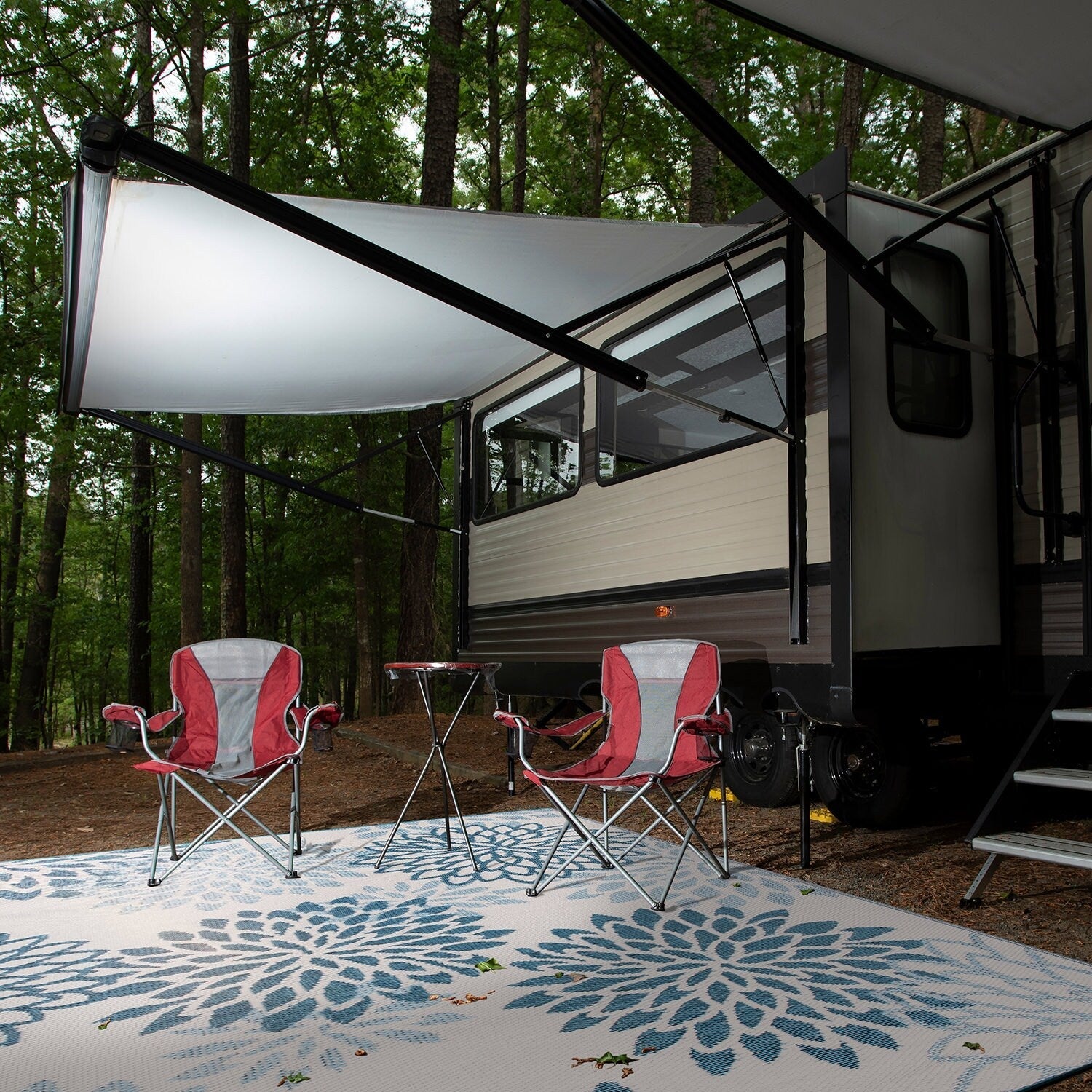 Tapis d'extérieur réversibles en plastique recyclé à motifs floraux modernes Aloha de la World Rug Gallery