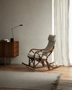 Fauteuil à bascule en rotin Aku