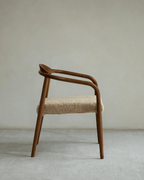Chaise Crescent en peau de mouton