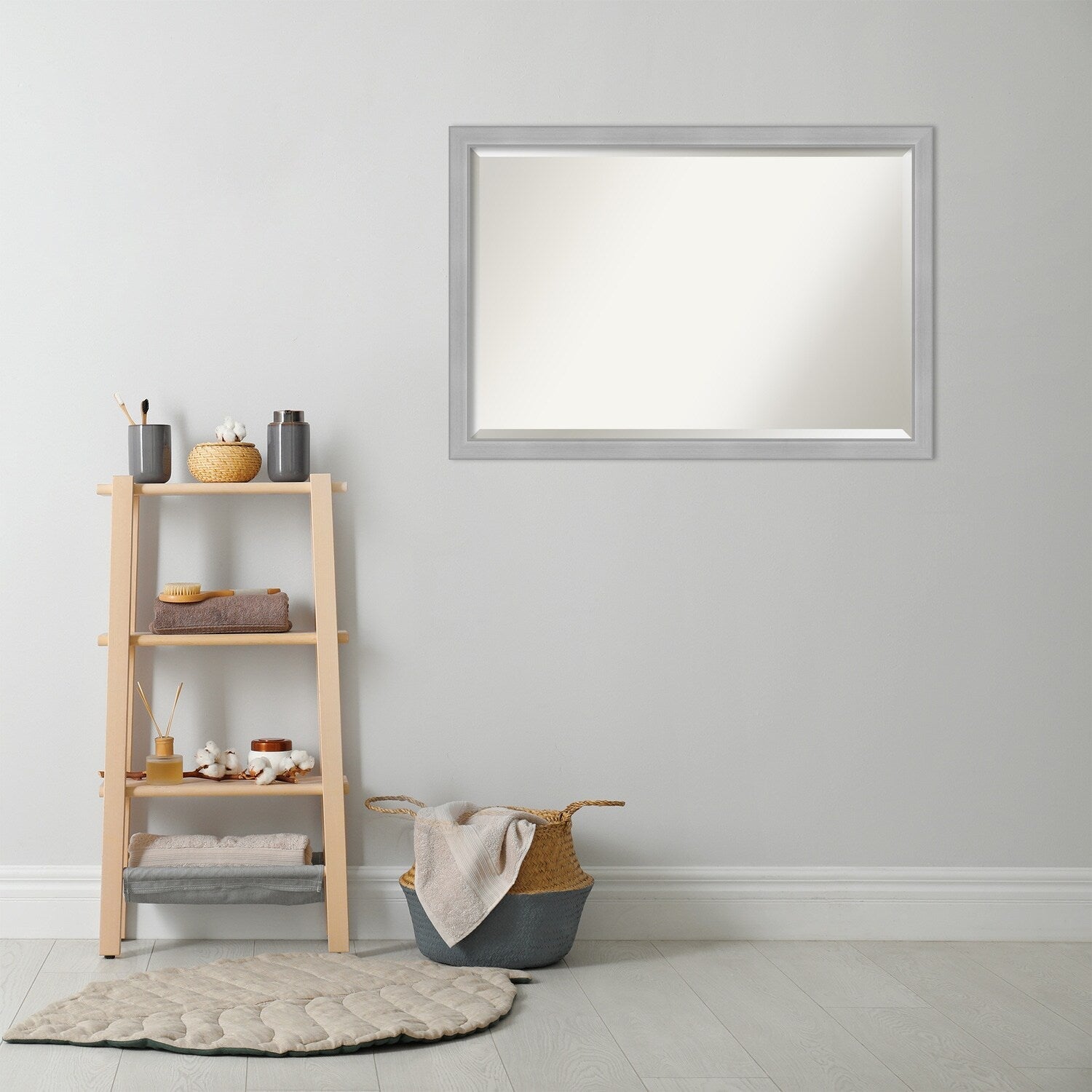 Miroir mural biseauté pour salle de bain - Cadre en nickel brossé Vista