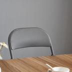 Chaises pliantes élégantes en fer et PVC pour congrès et expositions, blanches