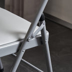 Chaises pliantes élégantes en fer et PVC pour congrès et expositions, blanches