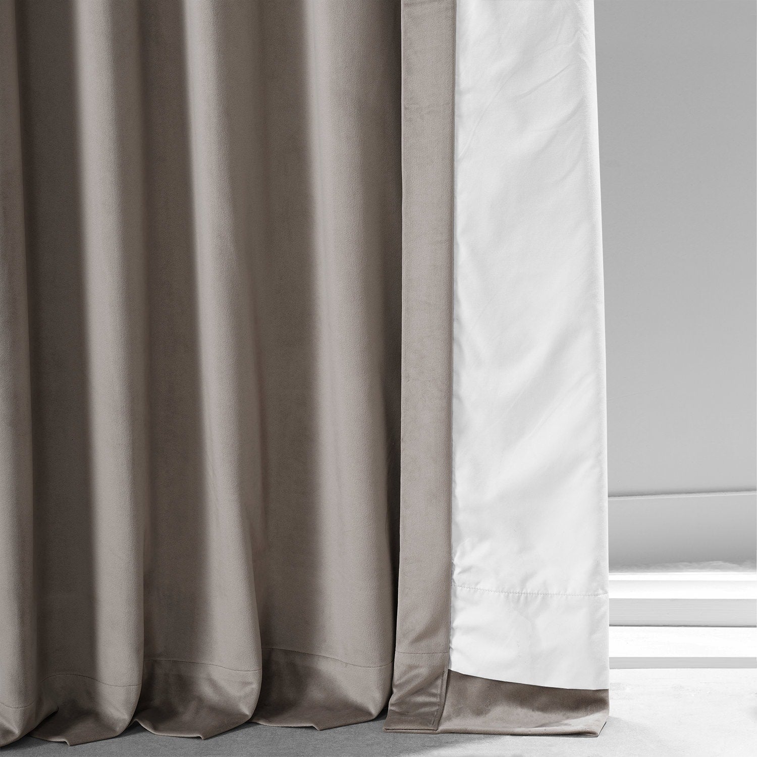 Rideaux occultants en velours moelleux Signature Exclusive Fabrics pour hôtel (1 panneau) - Draperie douce et luxueuse pour un contrôle de la lumière et une élégance optimale