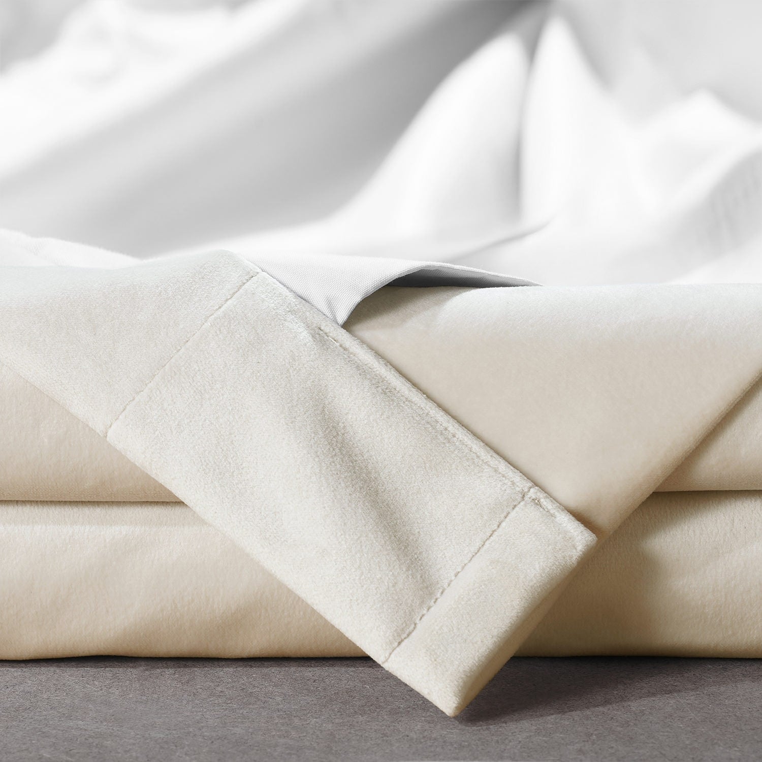 Rideaux occultants en velours moelleux Signature Exclusive Fabrics pour hôtel (1 panneau) - Draperie douce et luxueuse pour un contrôle de la lumière et une élégance optimale