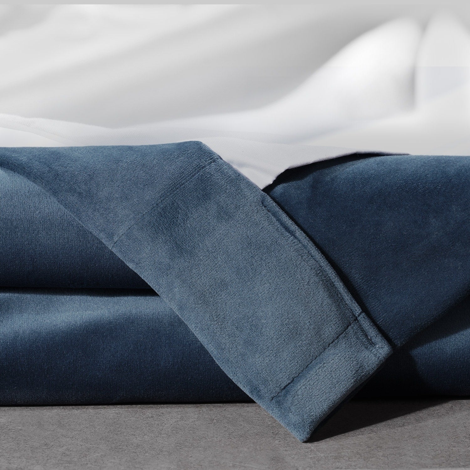 Rideaux occultants en velours moelleux Signature Exclusive Fabrics pour hôtel (1 panneau) - Draperie douce et luxueuse pour un contrôle de la lumière et une élégance optimale