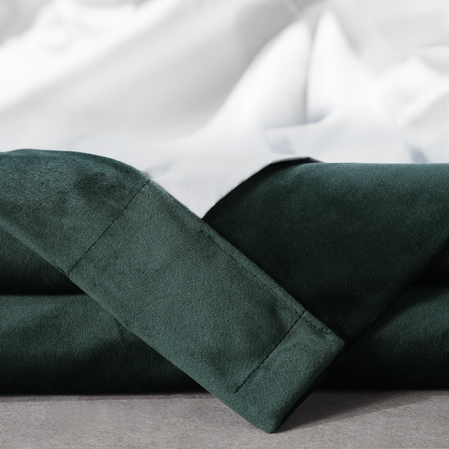 Rideaux occultants en velours moelleux Signature Exclusive Fabrics pour hôtel (1 panneau) - Draperie douce et luxueuse pour un contrôle de la lumière et une élégance optimale