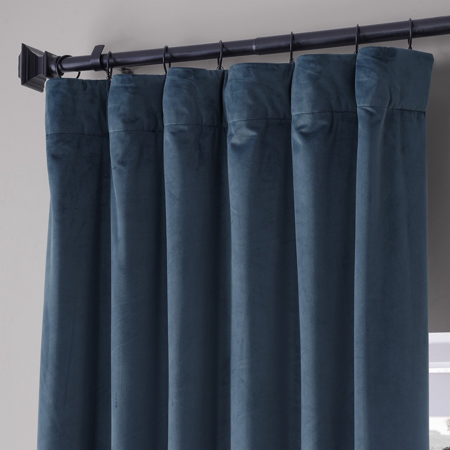Rideaux occultants en velours moelleux Signature Exclusive Fabrics pour hôtel (1 panneau) - Draperie douce et luxueuse pour un contrôle de la lumière et une élégance optimale