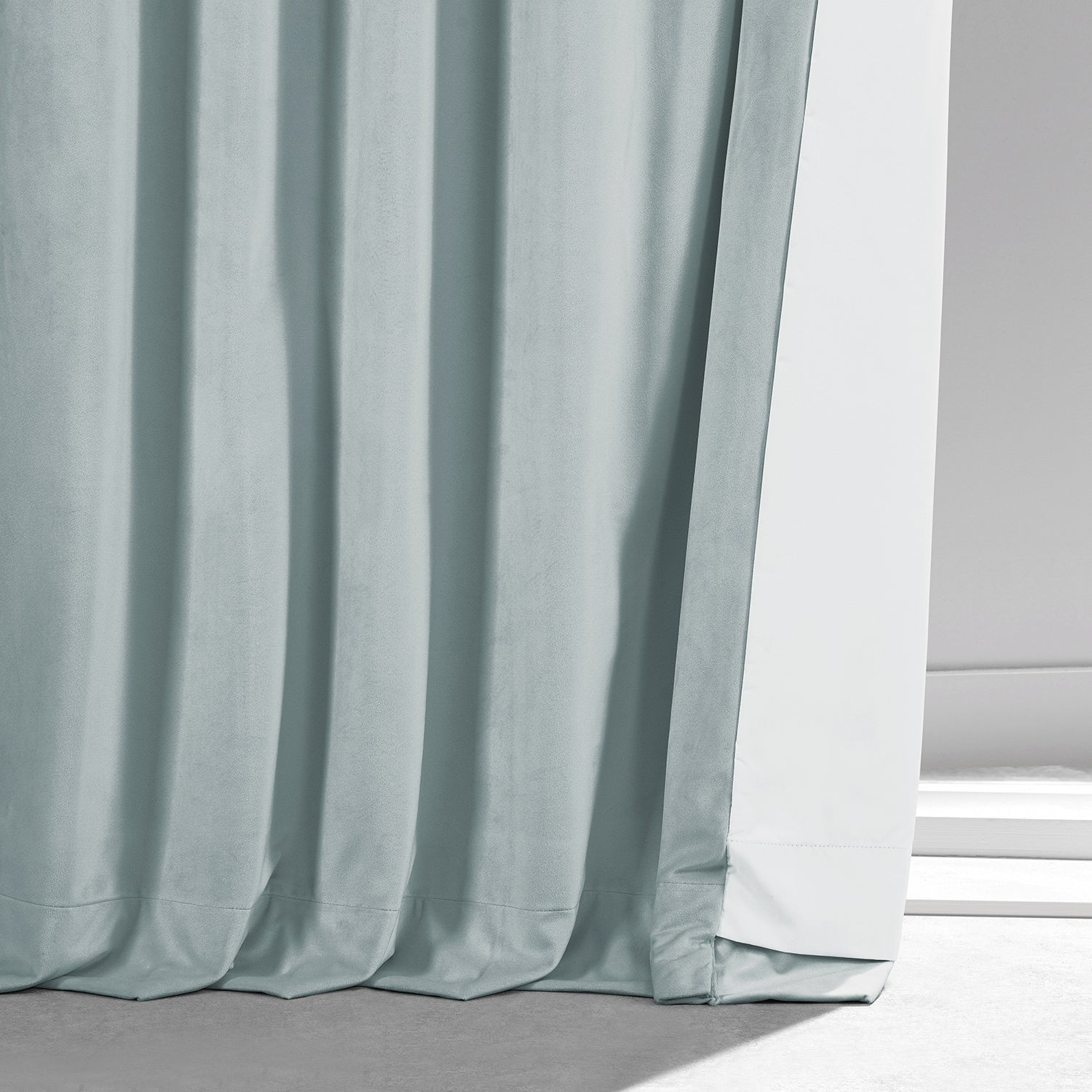 Rideaux occultants en velours moelleux Signature Exclusive Fabrics pour hôtel (1 panneau) - Draperie douce et luxueuse pour un contrôle de la lumière et une élégance optimale