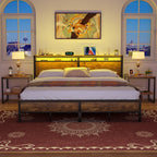 Cadre de lit plateforme en bois de style ferme avec station de charge et lumières LED