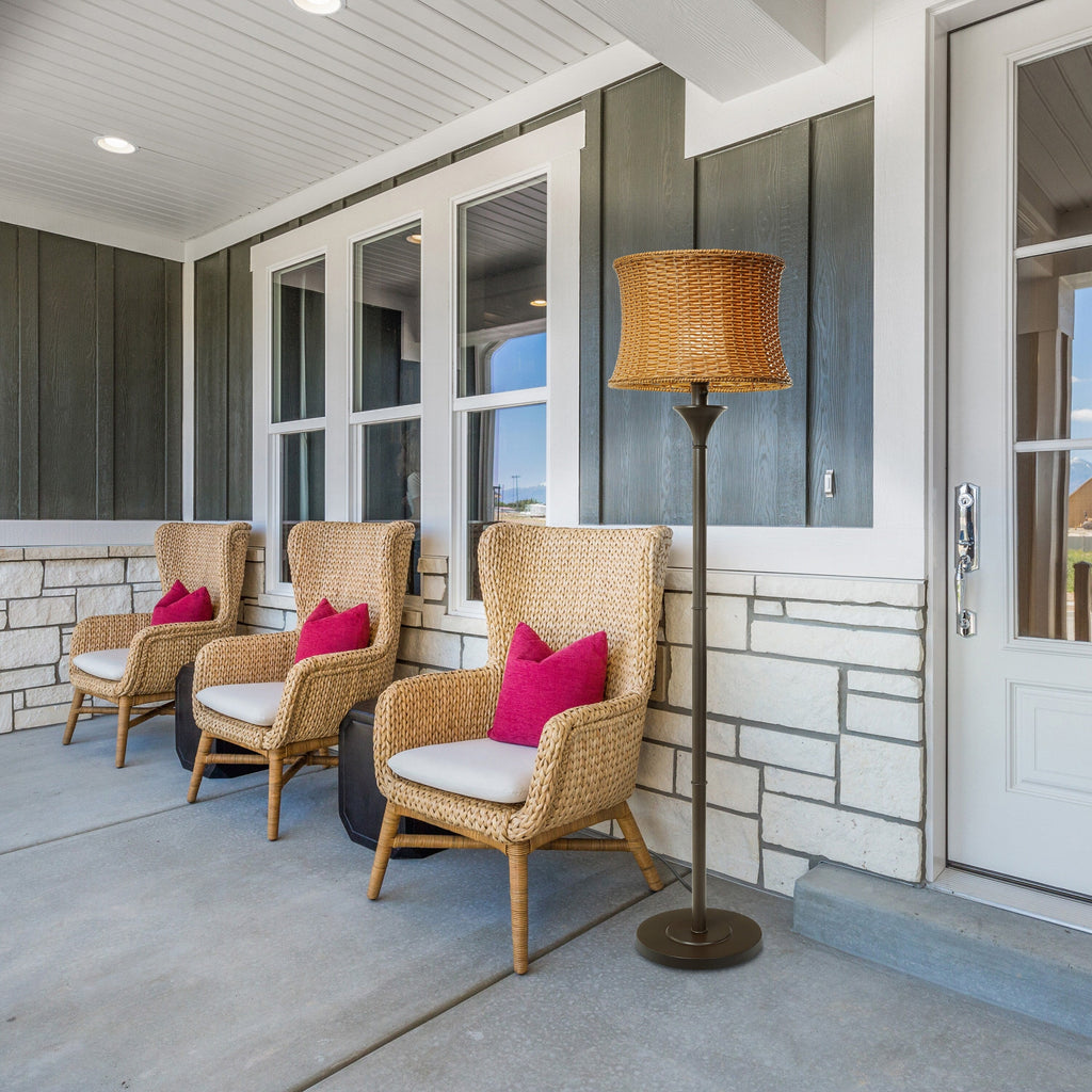 Lampadaire Havenside Home Pocologan 59,5 pouces en osier tressé pour l'extérieur et l'intérieur - 16,25 L x 16,25 l x 59,5 H