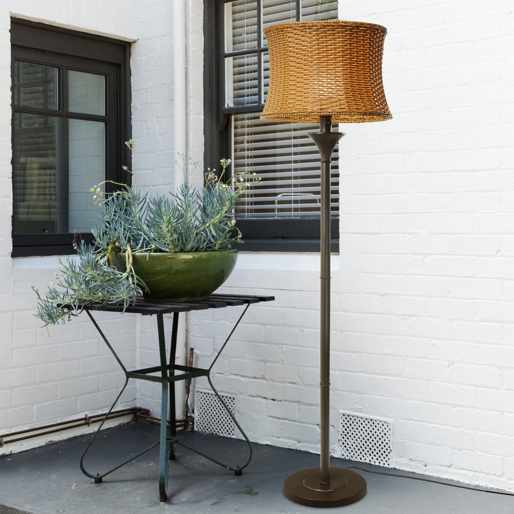 Lampadaire Havenside Home Pocologan 59,5 pouces en osier tressé pour l'extérieur et l'intérieur - 16,25 L x 16,25 l x 59,5 H