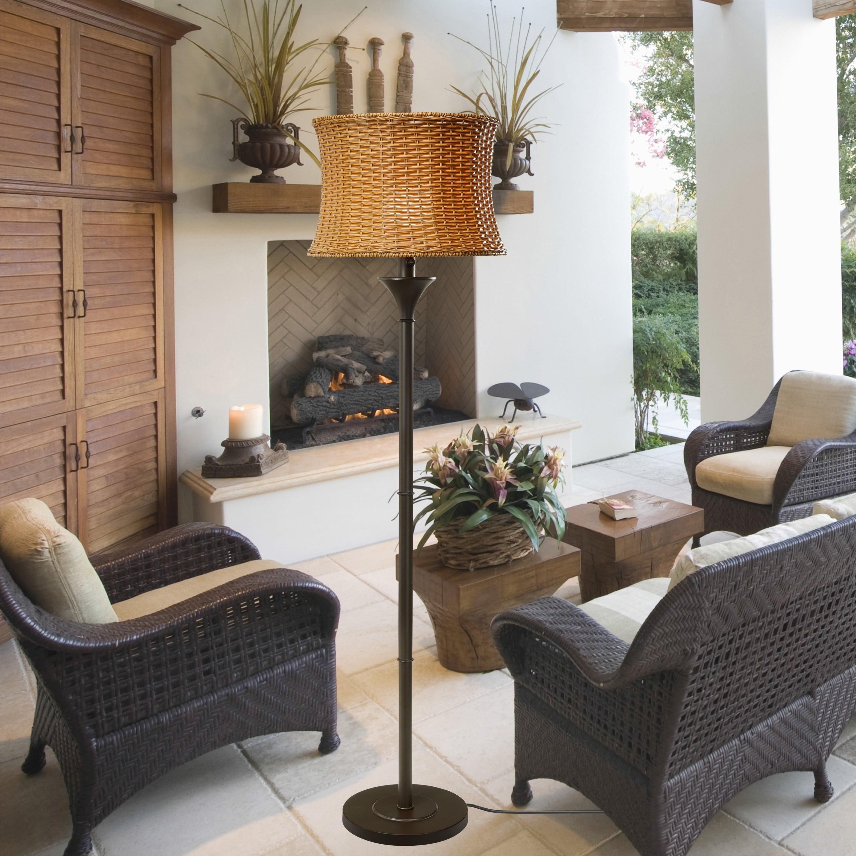 Lampadaire Havenside Home Pocologan 59,5 pouces en osier tressé pour l'extérieur et l'intérieur - 16,25 L x 16,25 l x 59,5 H