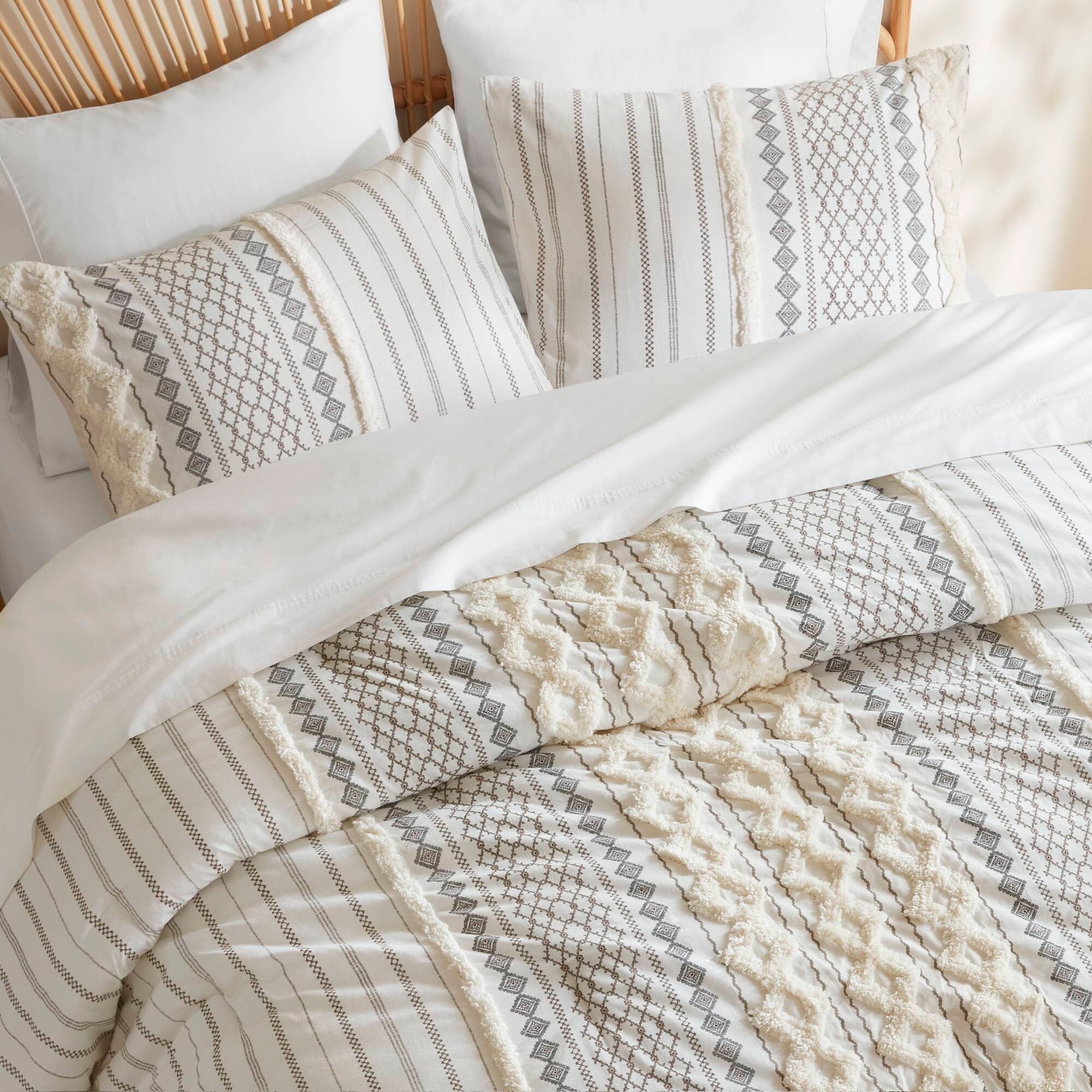 Parure de lit Imani en coton imprimé avec chenille INK+IVY