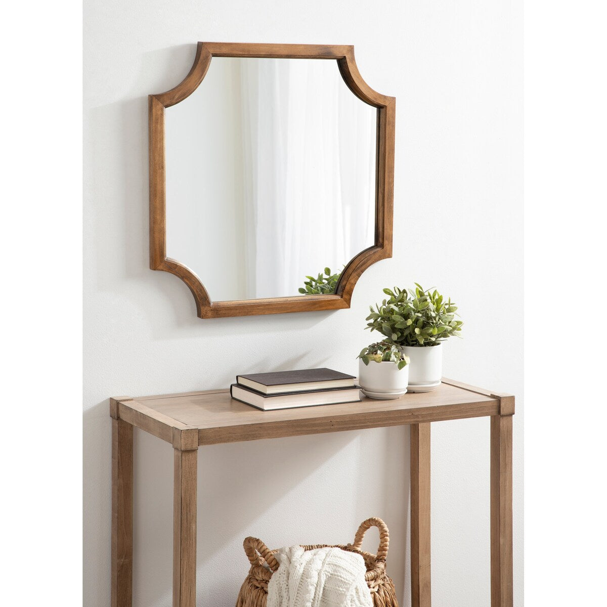 Miroir encadré en bois festonné Kate et Laurel Hogan
