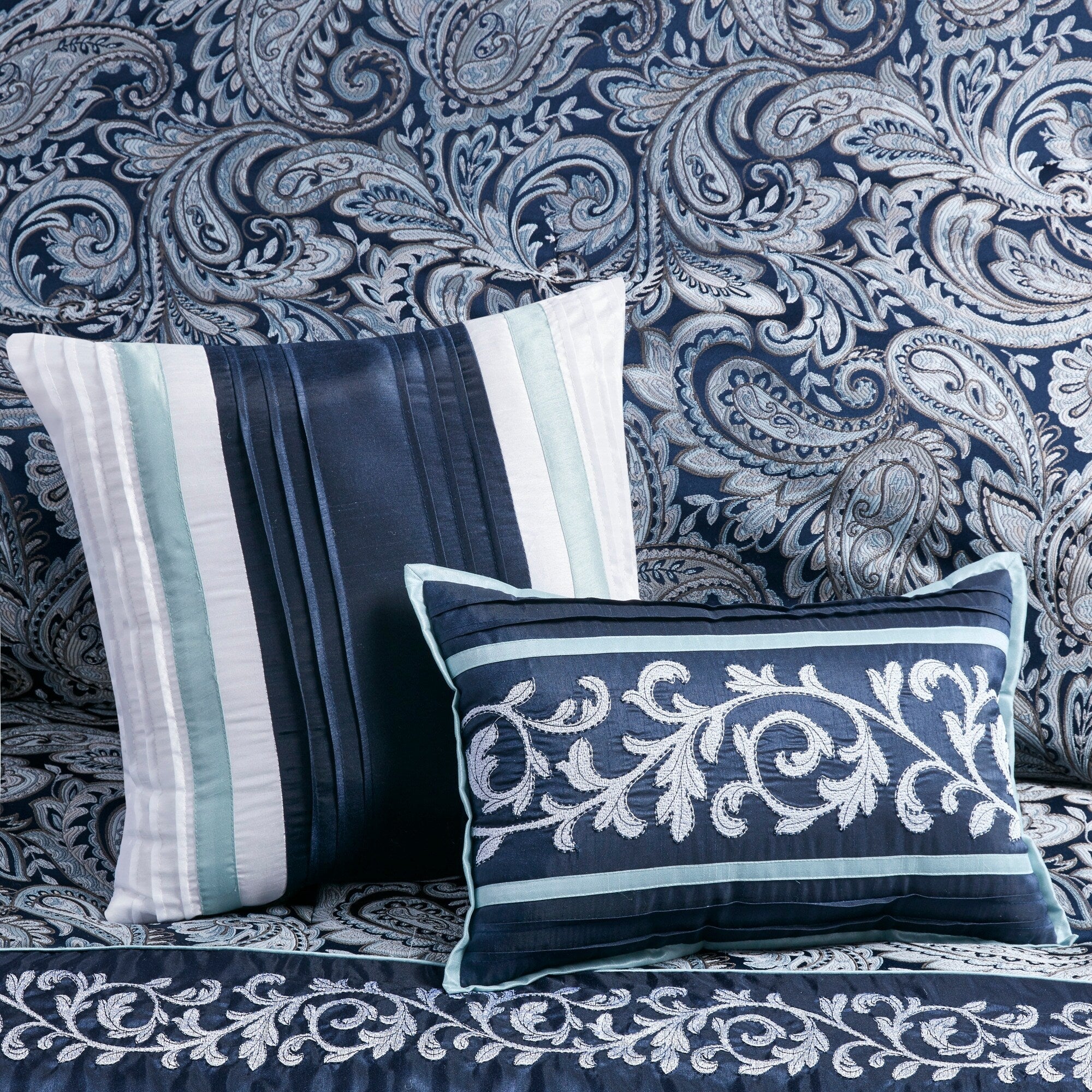 Ensemble de couette jacquard Madison Park Elaine bleu marine 7 pièces