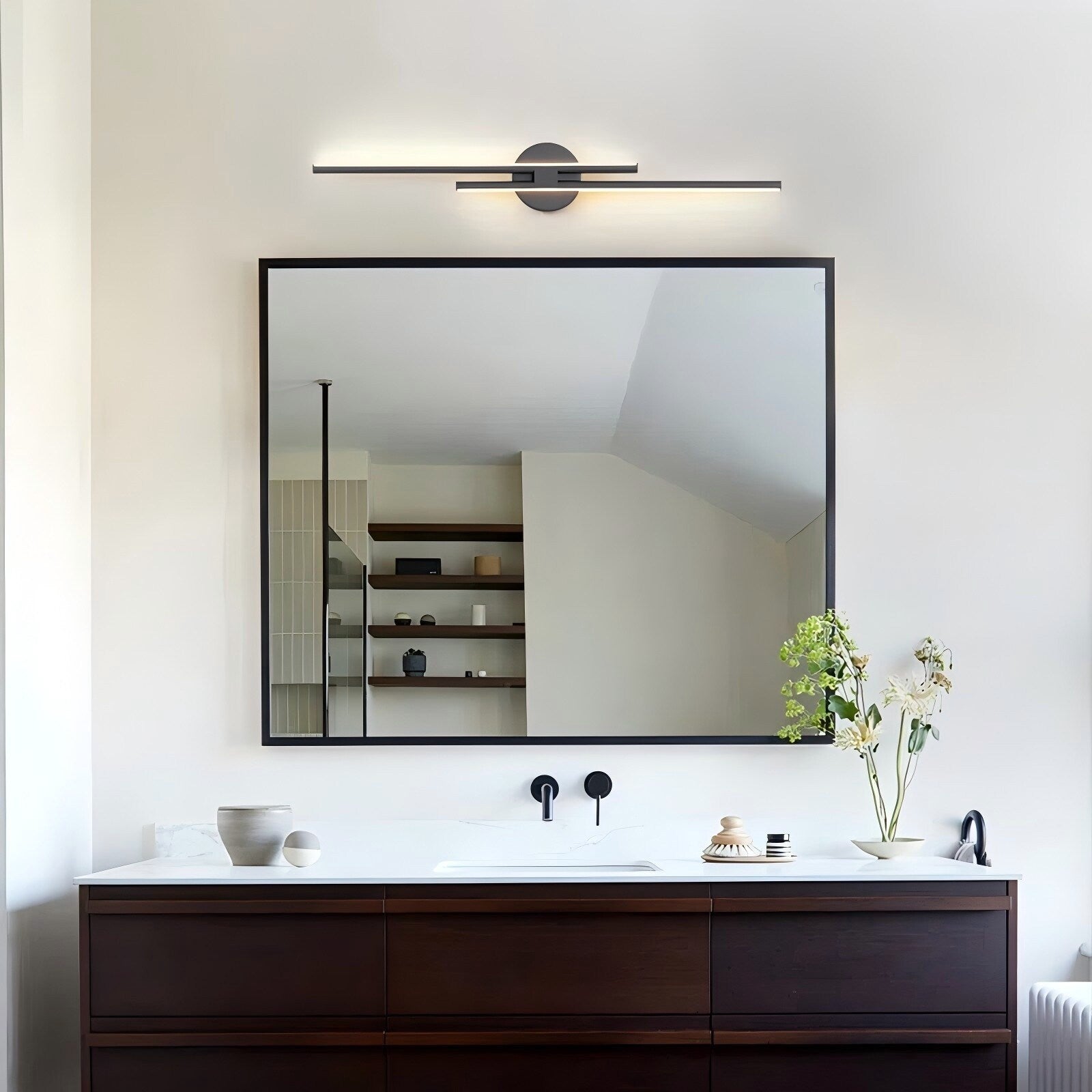 Applique murale linéaire minimaliste en métal à 2 lumières à LED et intensité variable